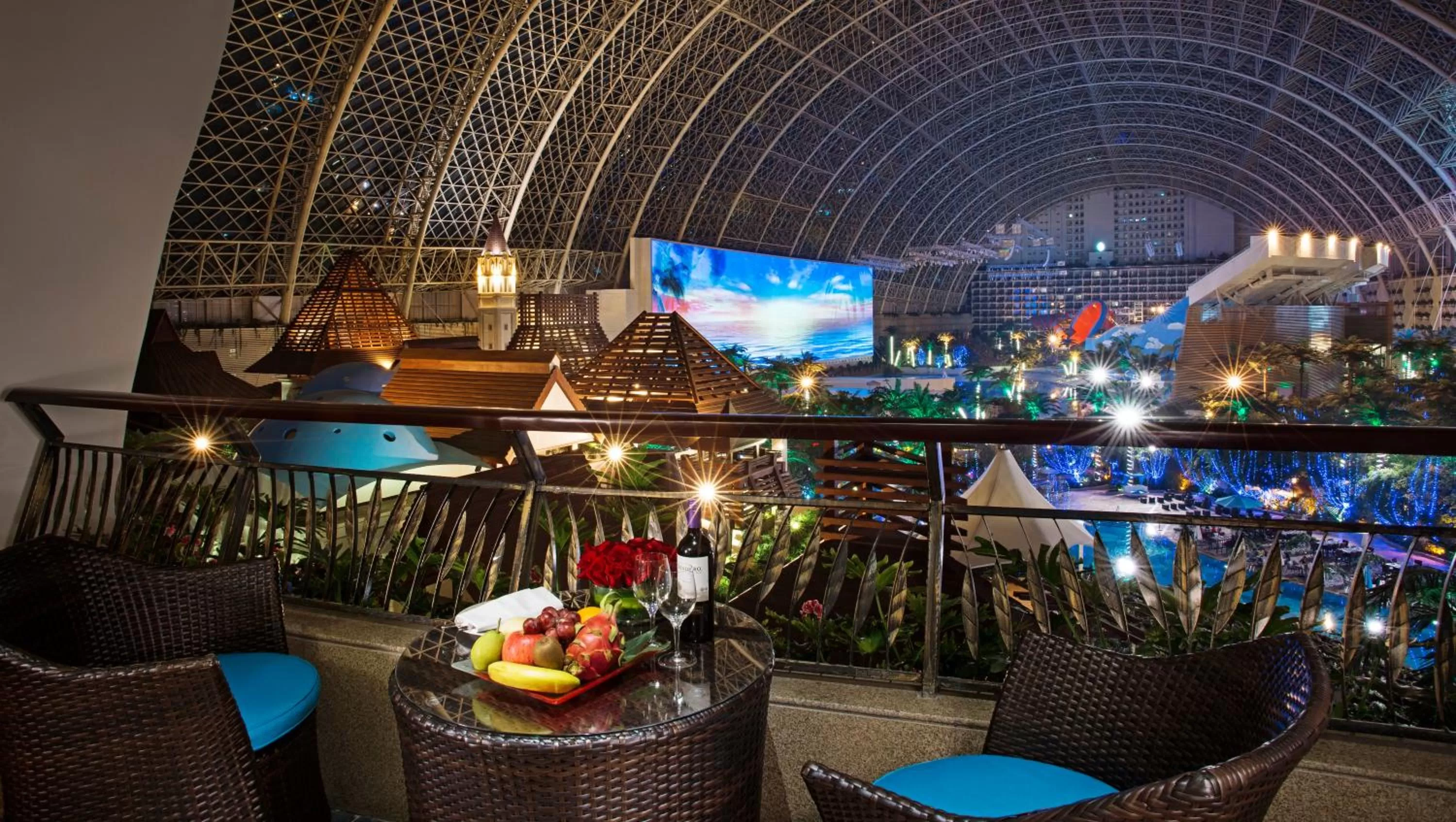 Photo of the whole room in InterContinental Chengdu Global Center by IHG