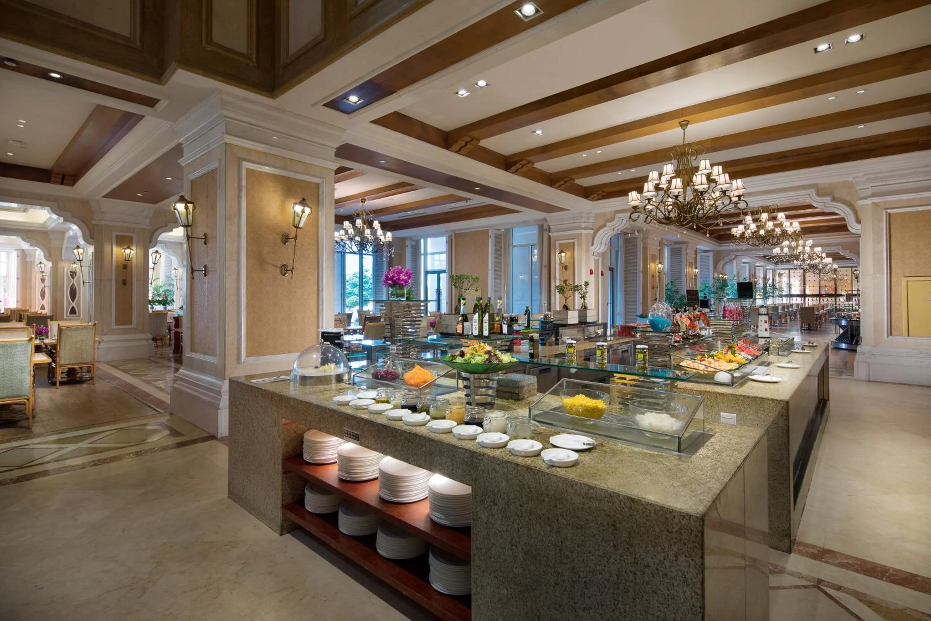 Breakfast in Crowne Plaza Ocean Spring Resort by IHG