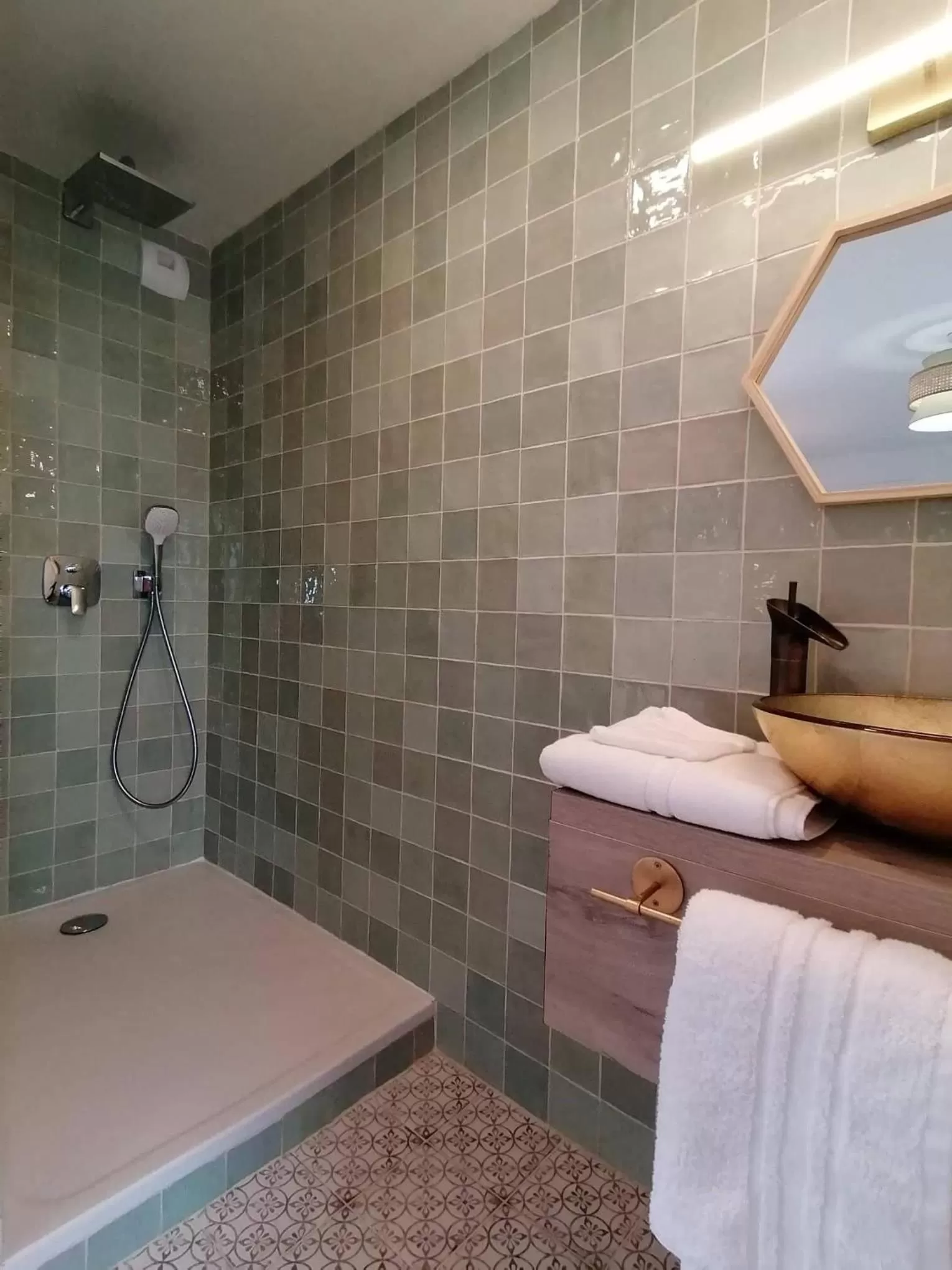 Bathroom in La bulle d'Etel, chambres & spa