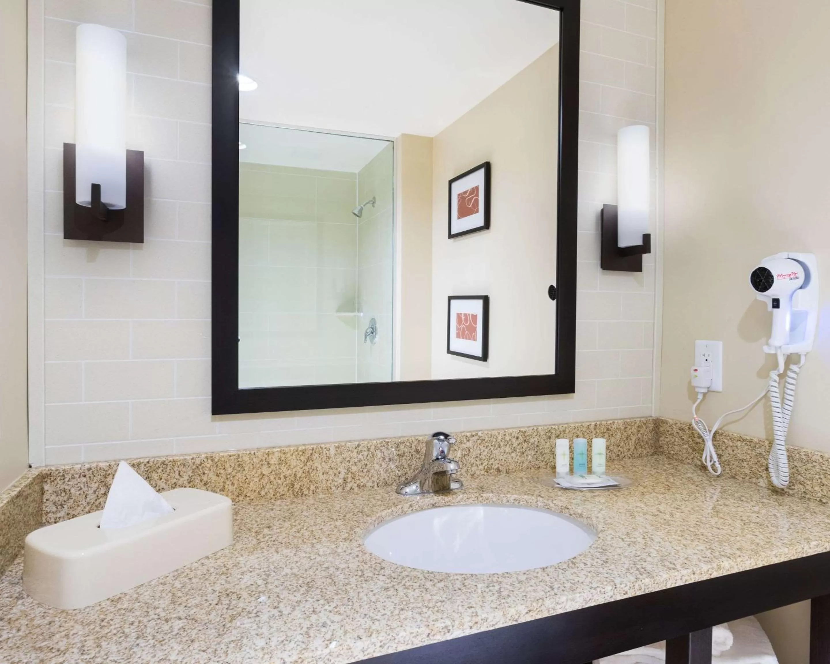 Bathroom in Comfort Suites DuBois Country Club