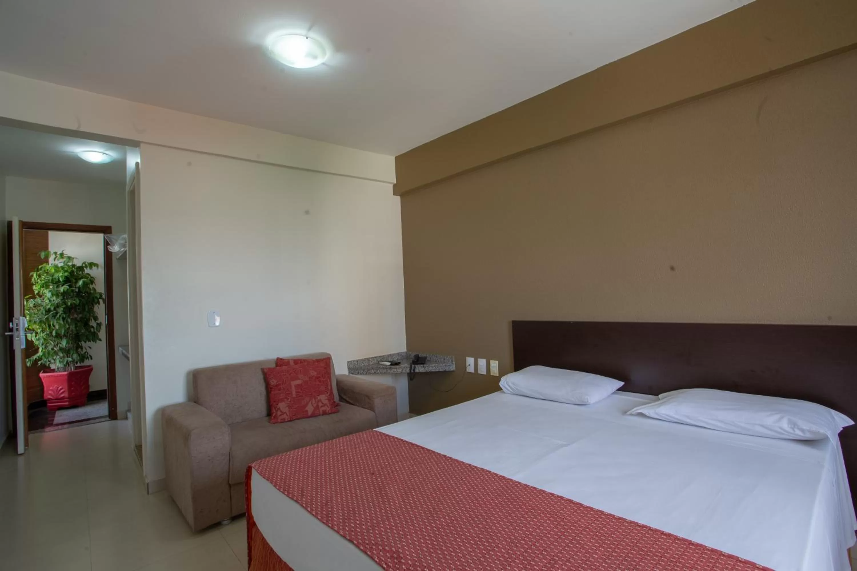 Bathroom, Bed in Hotel Apollo