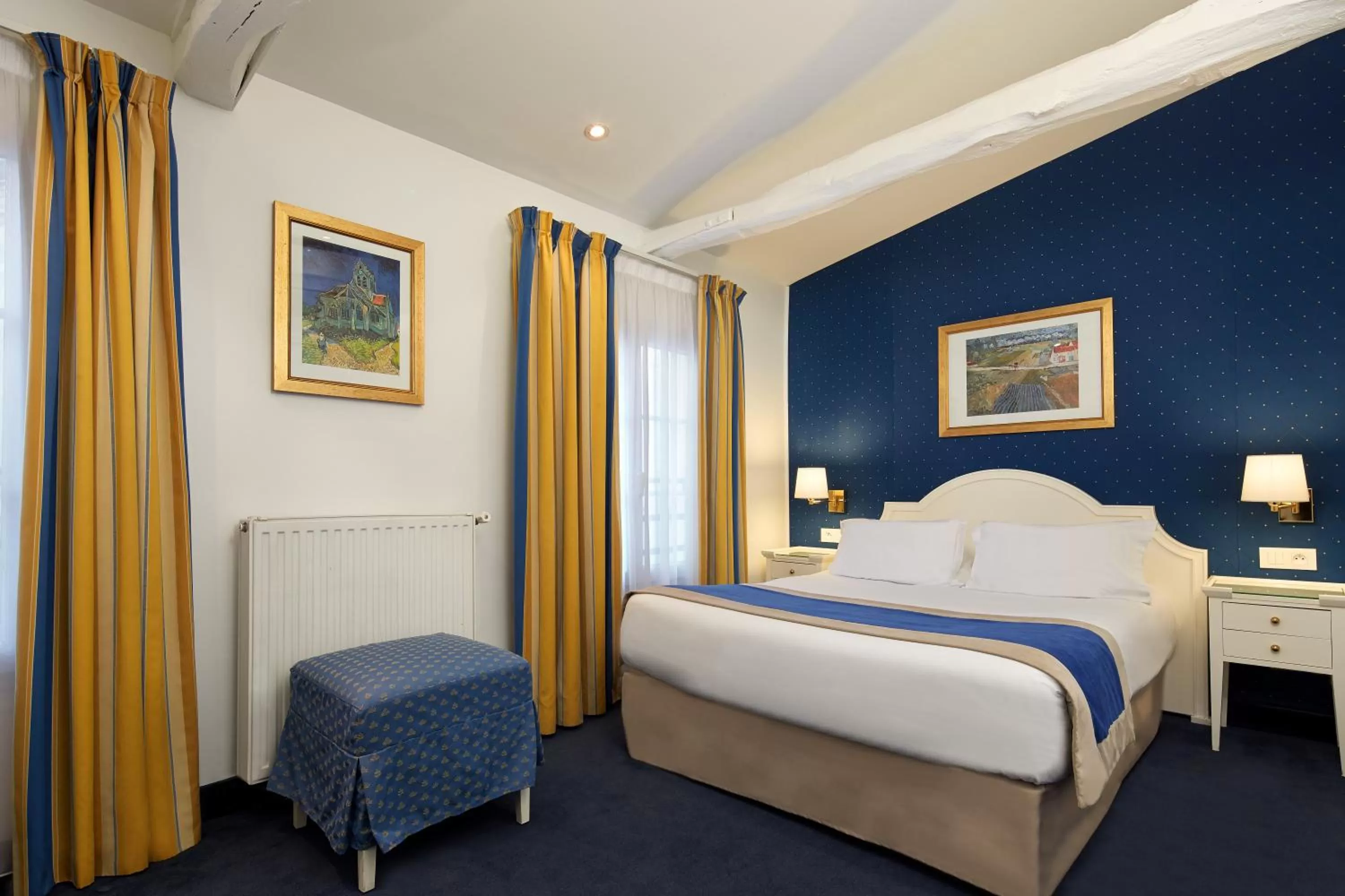 Bed in Austin's Arts Et Metiers Hotel