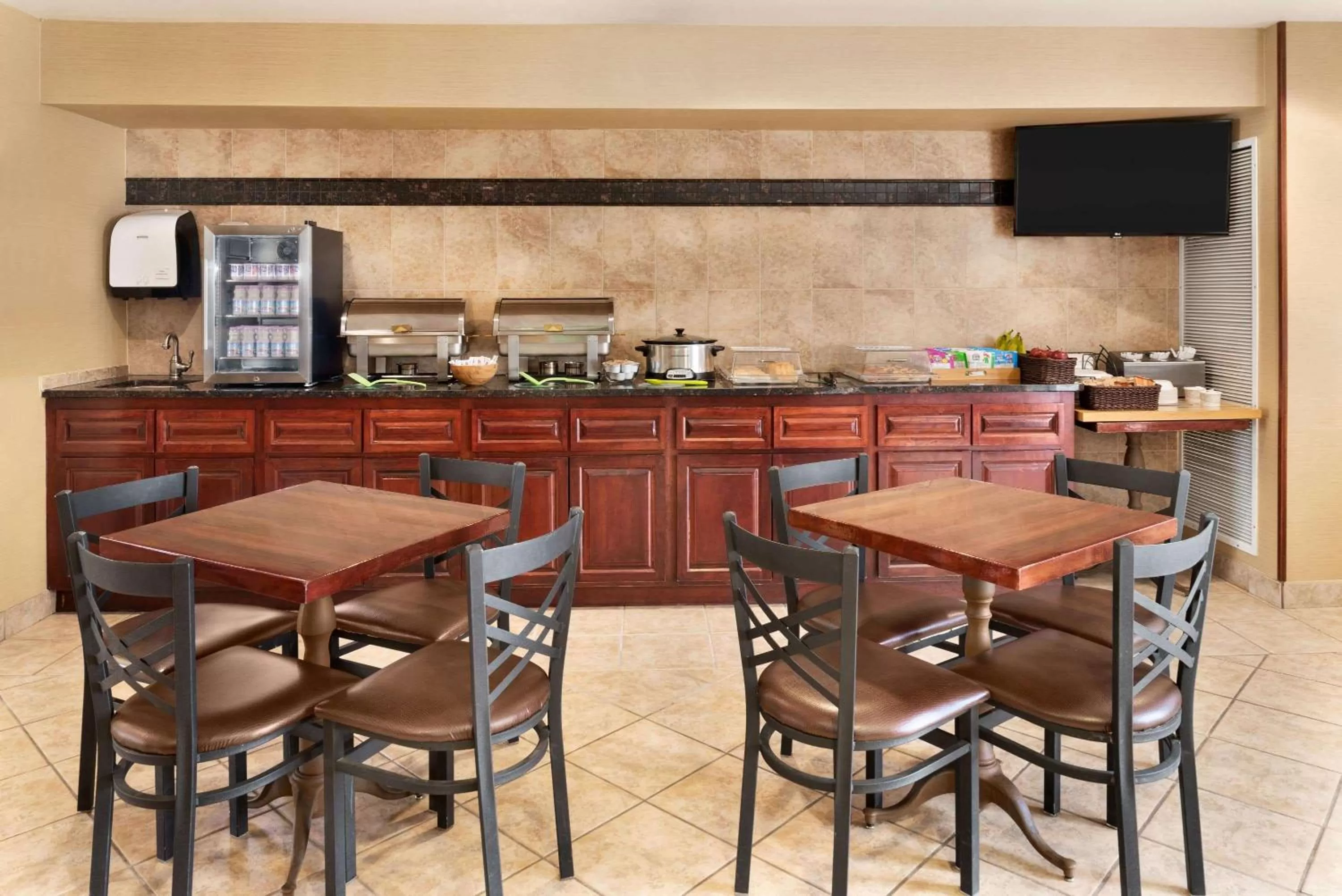 Restaurant/places to eat in Hawthorn Extended Stay by Wyndham Milwaukee Airport