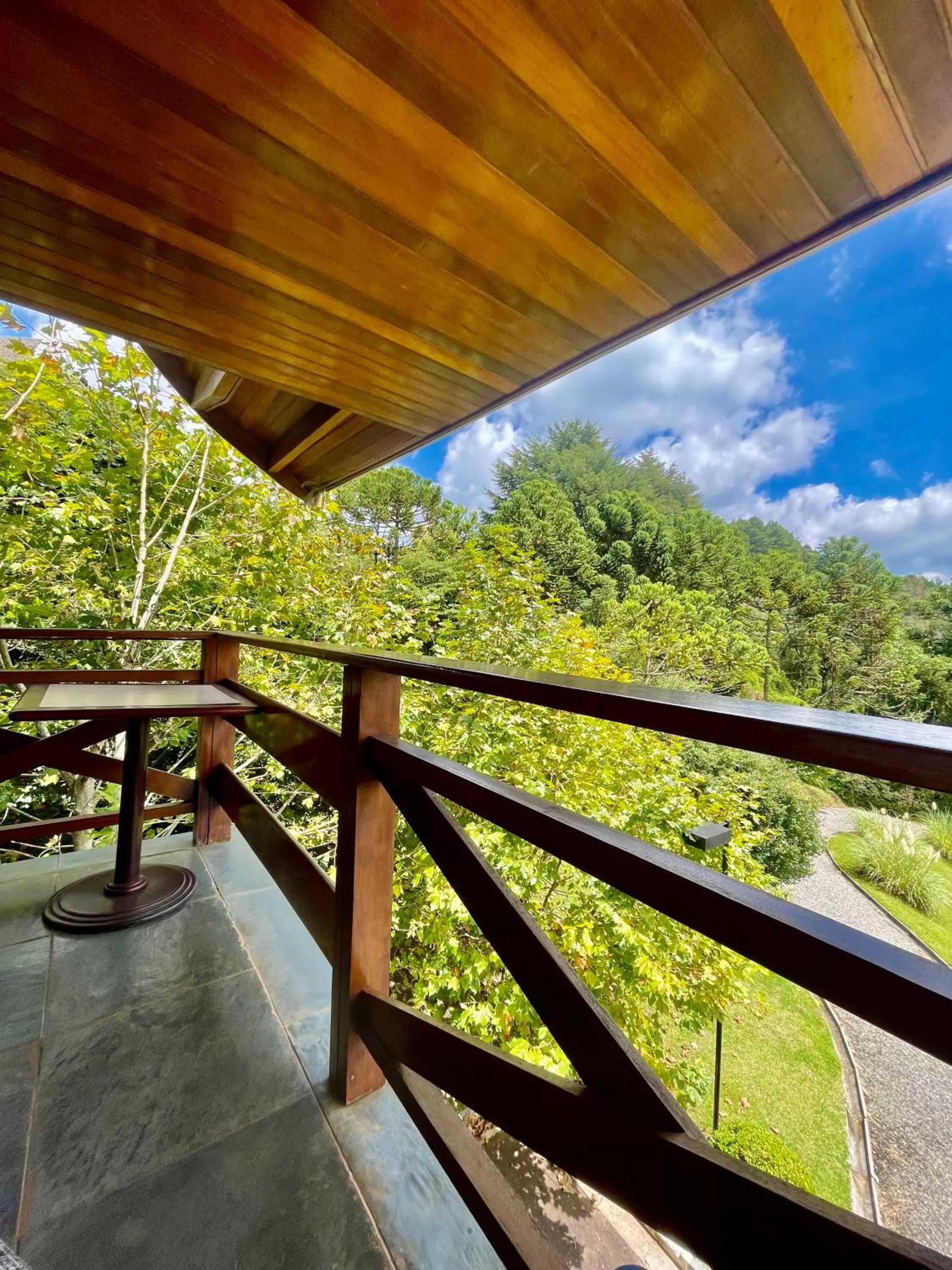 Balcony/Terrace in MineirINN l Piscina Aquecida e Hidro na Montanha
