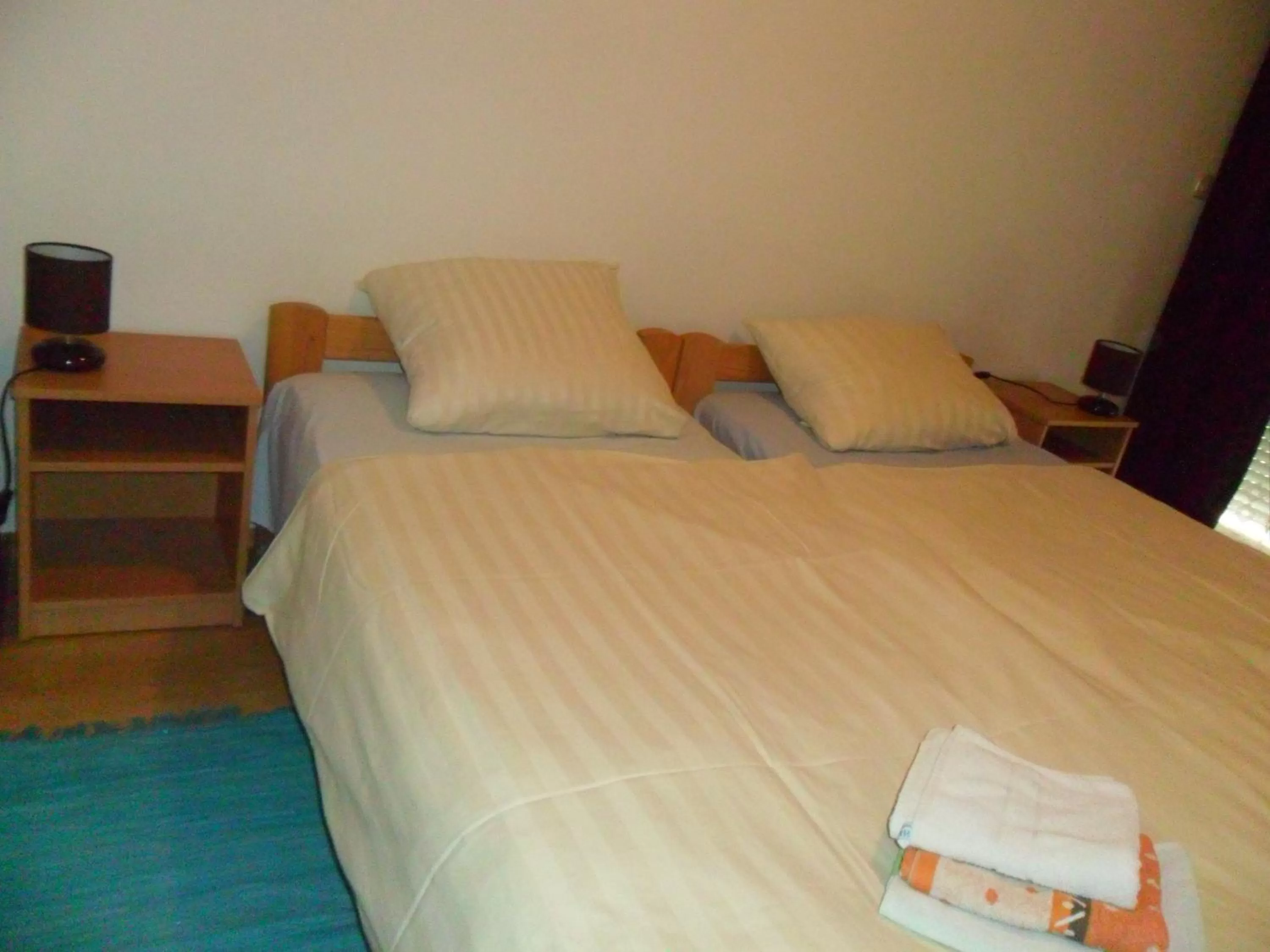 Photo of the whole room, Bed in Sobe u kucanstvu MBM