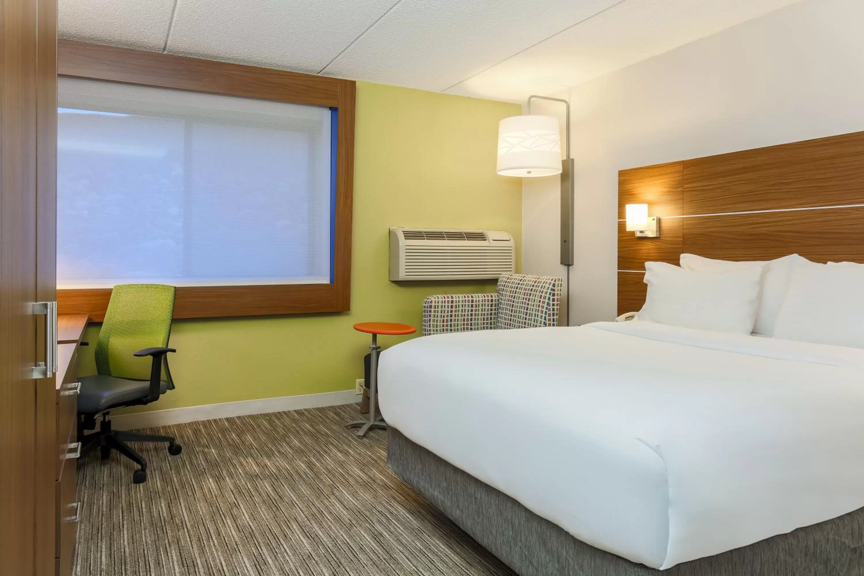 Queen Room - Disability Access in Holiday Inn Express Milwaukee - West Medical Center, an IHG Hotel