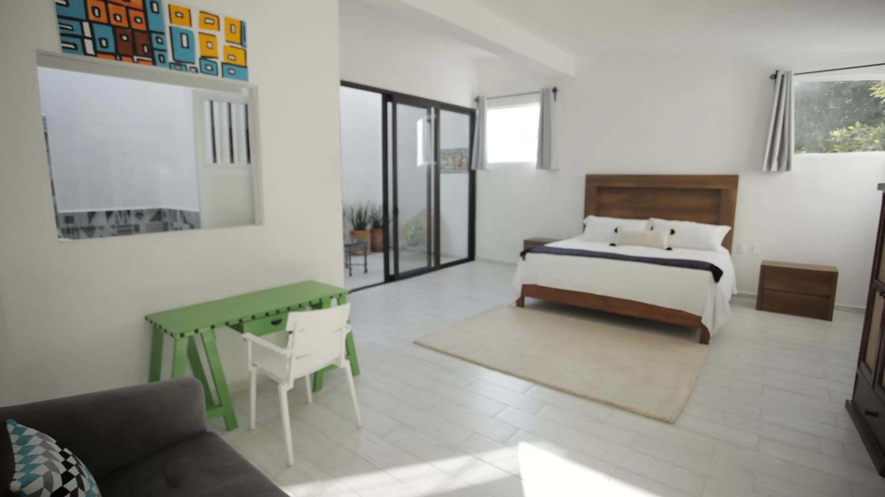 Photo of the whole room in Hotel La Casa de los Árboles Immersive Experience