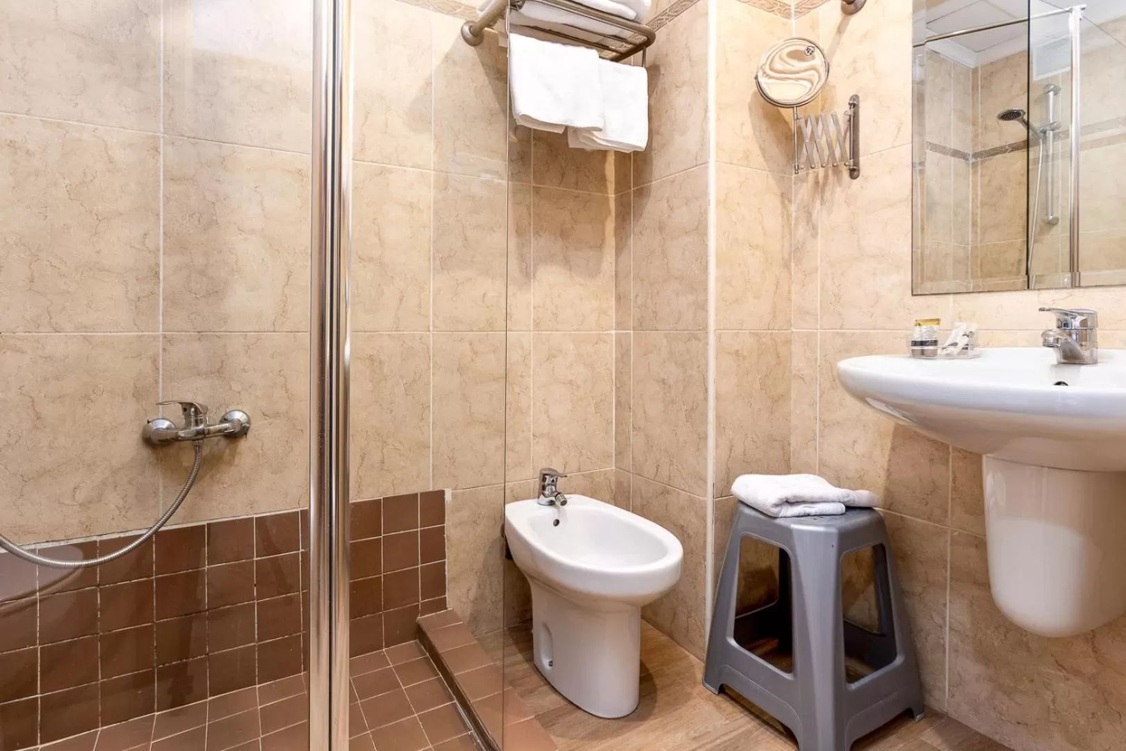 Shower in Hotel Madrid