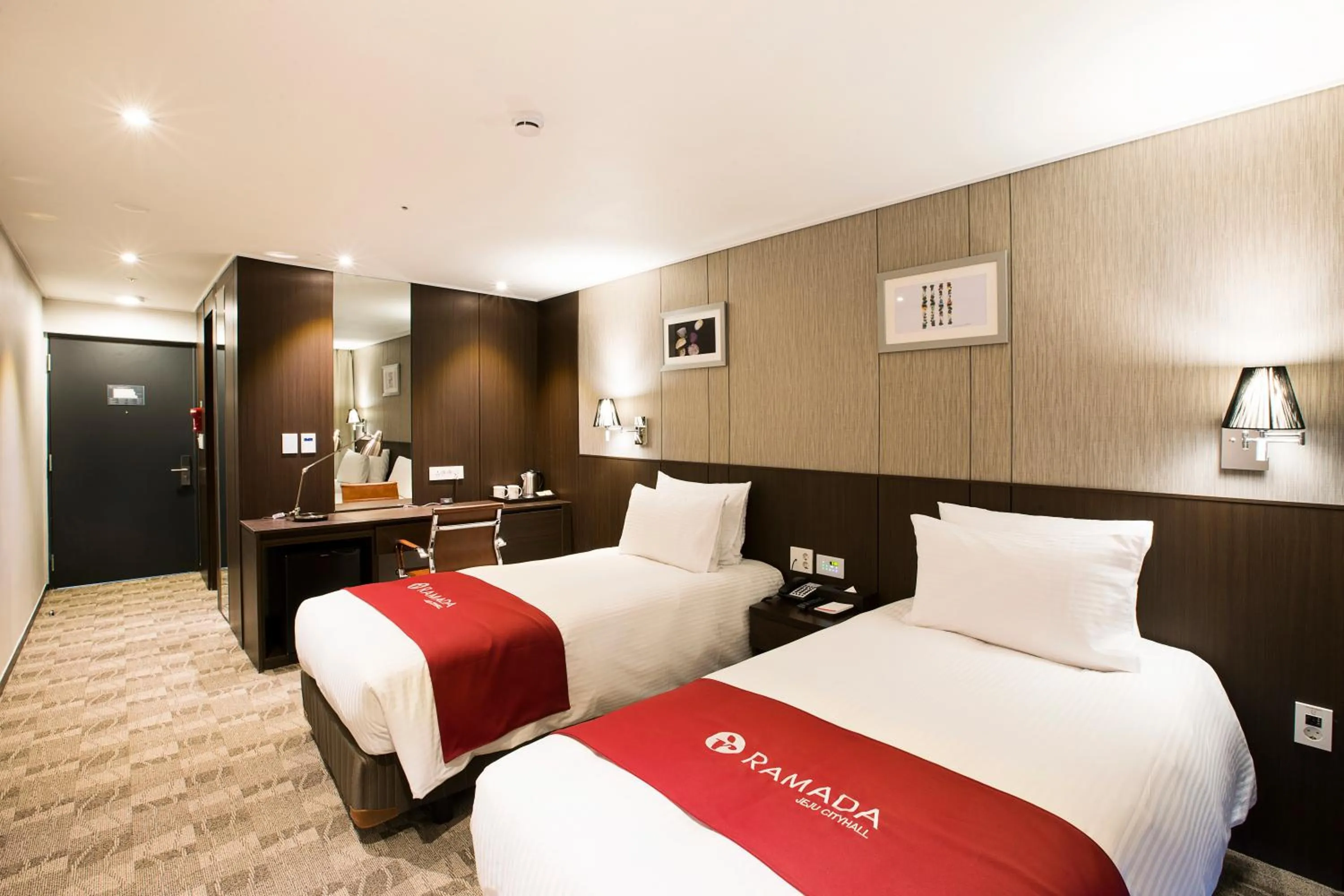 Bedroom, Bed in Ramada by Wyndham Jeju City Hall