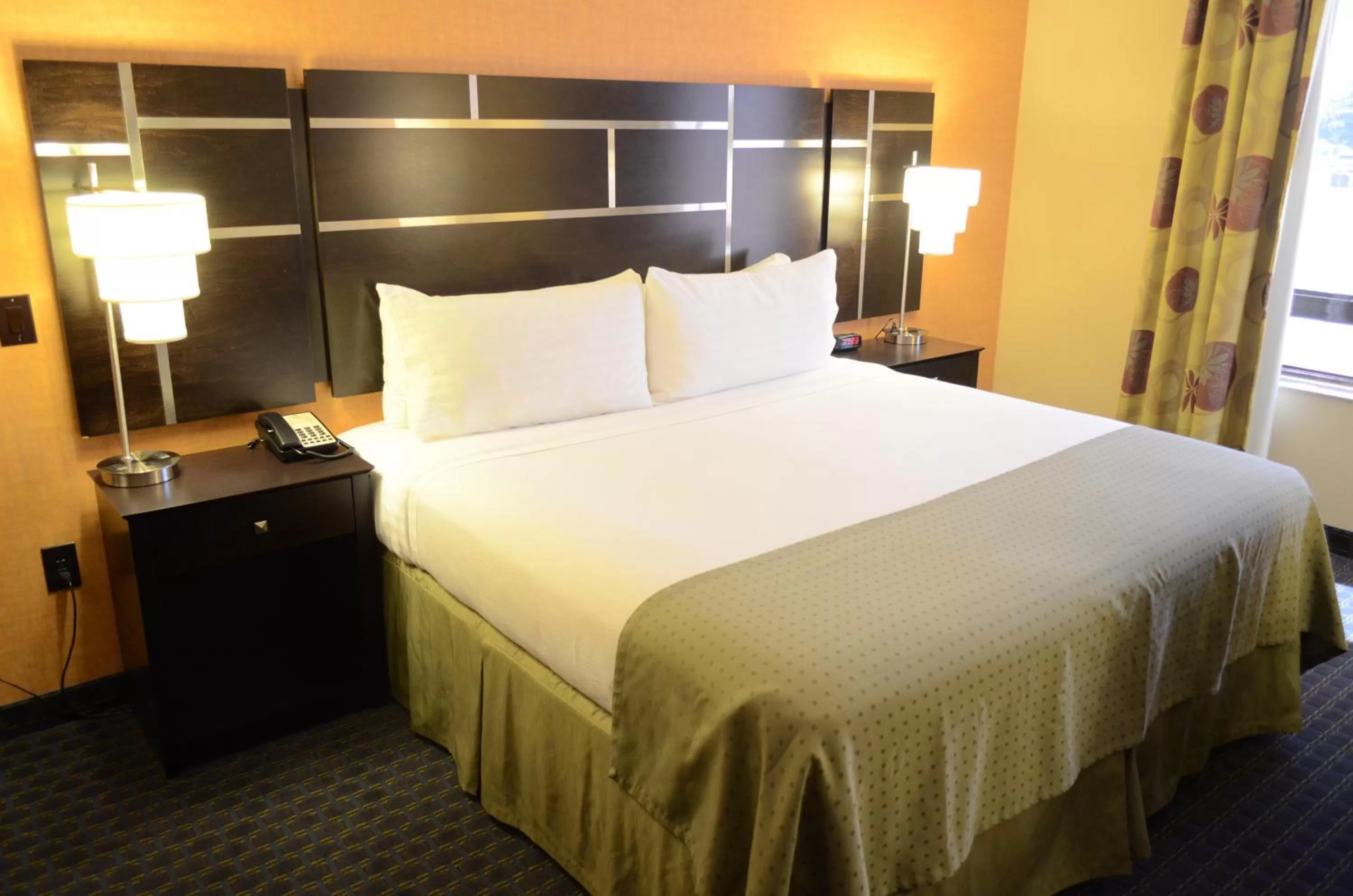 Bed in Holiday Inn Houston East-Channelview by IHG