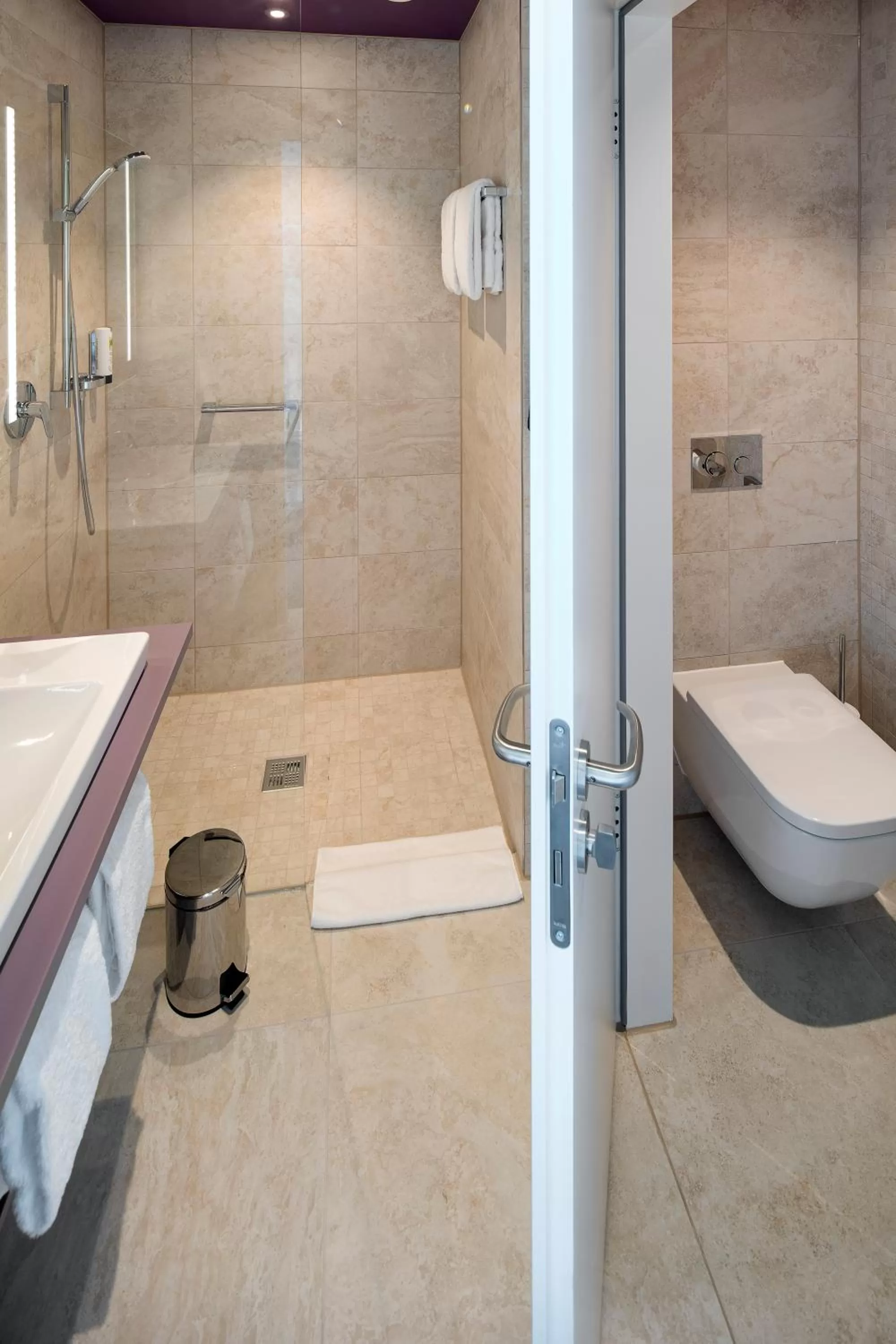 Bathroom in Hotel am Remspark