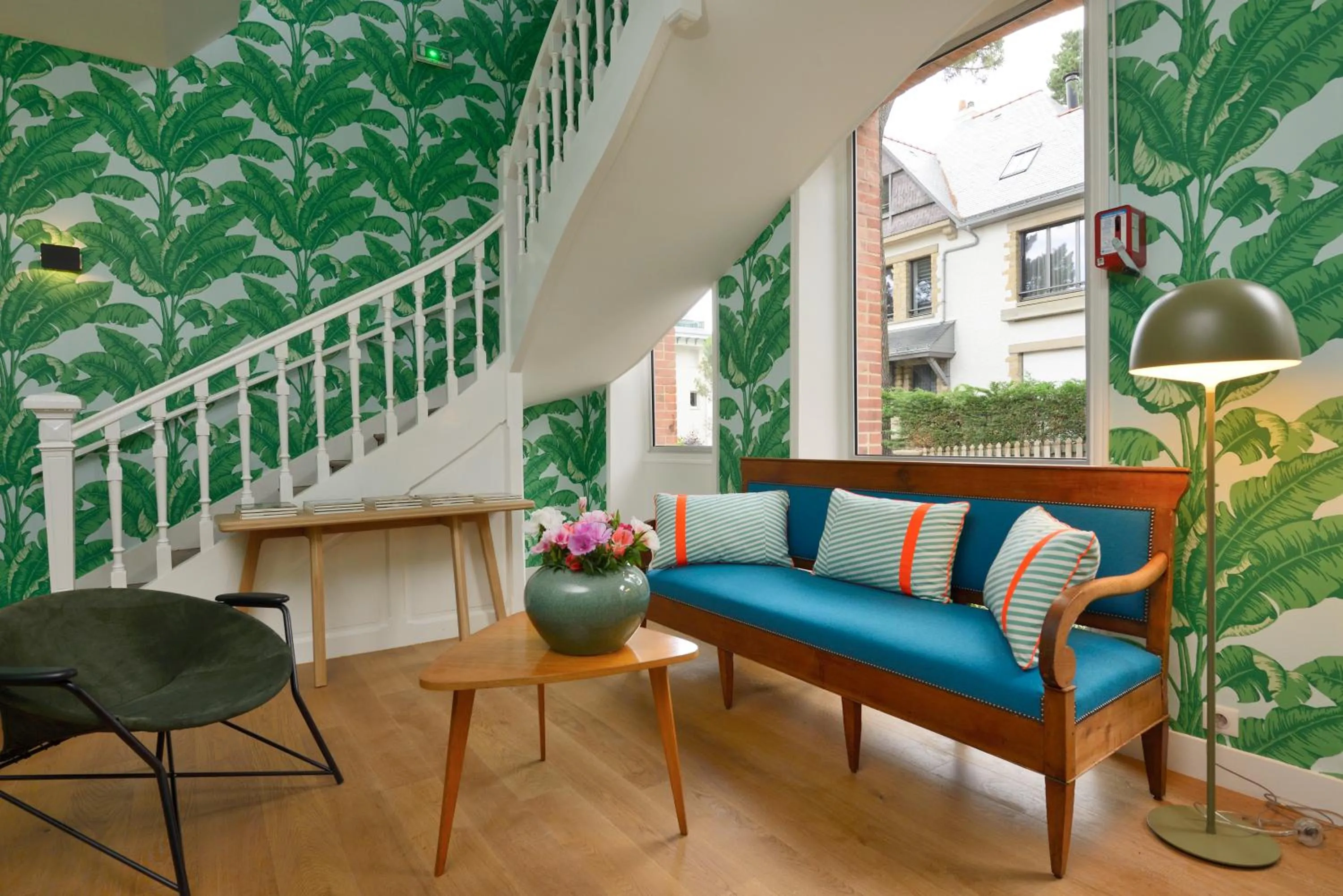 Communal lounge/ TV room in Hôtel Le Saint Christophe