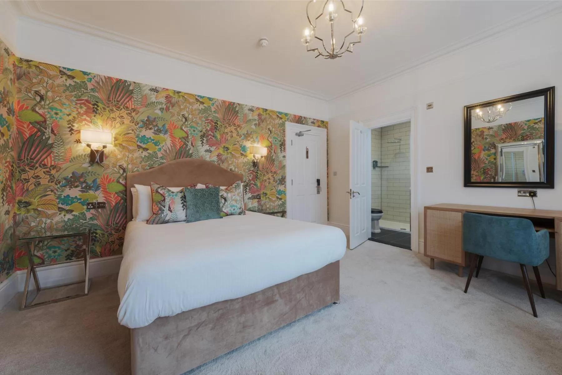 Property building, Bed in Florence Gardens Boutique Hotel and Restaurant