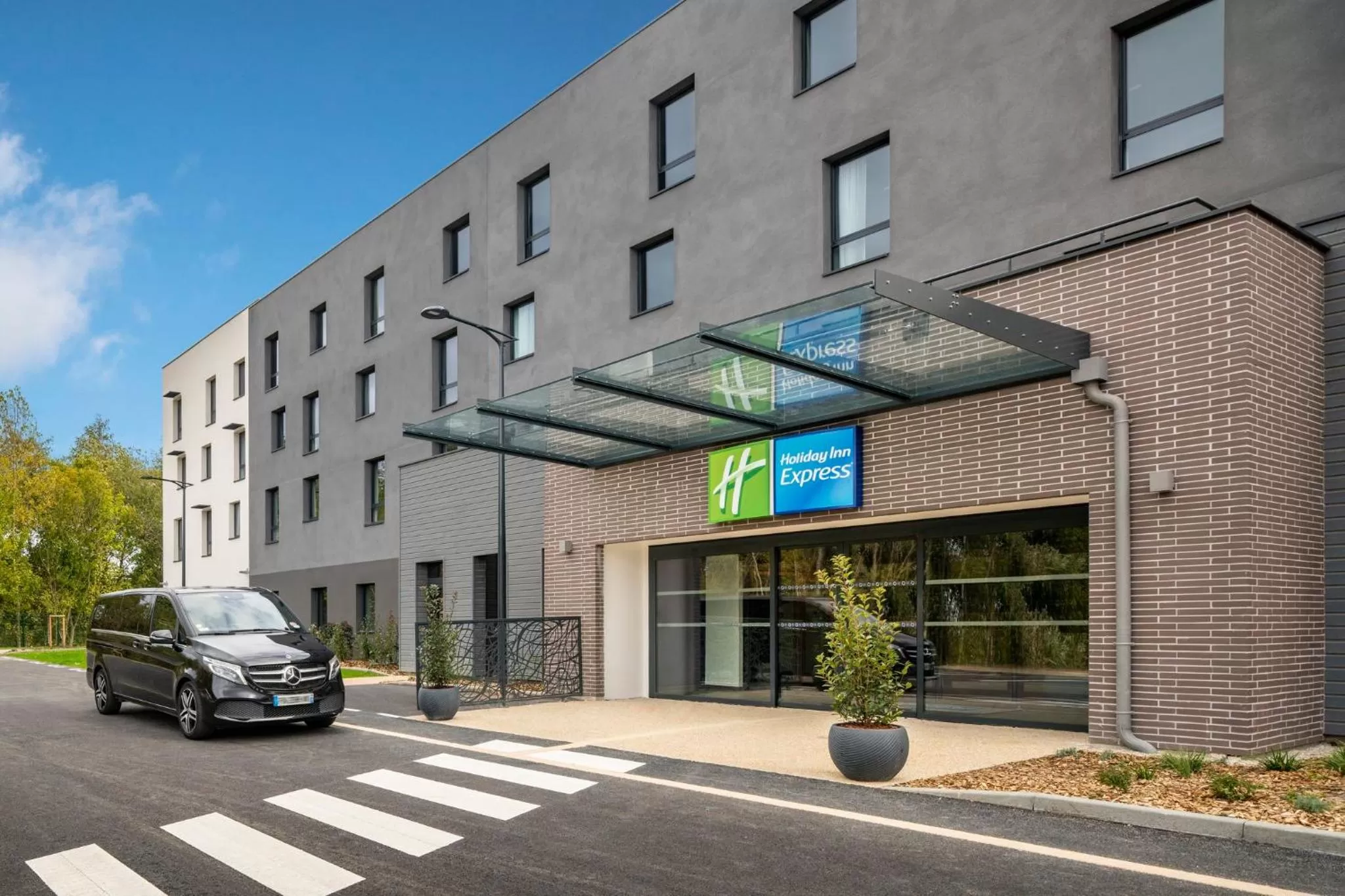 Property building in Holiday Inn Express - Marne-la-Vallée Val d'Europe by IHG