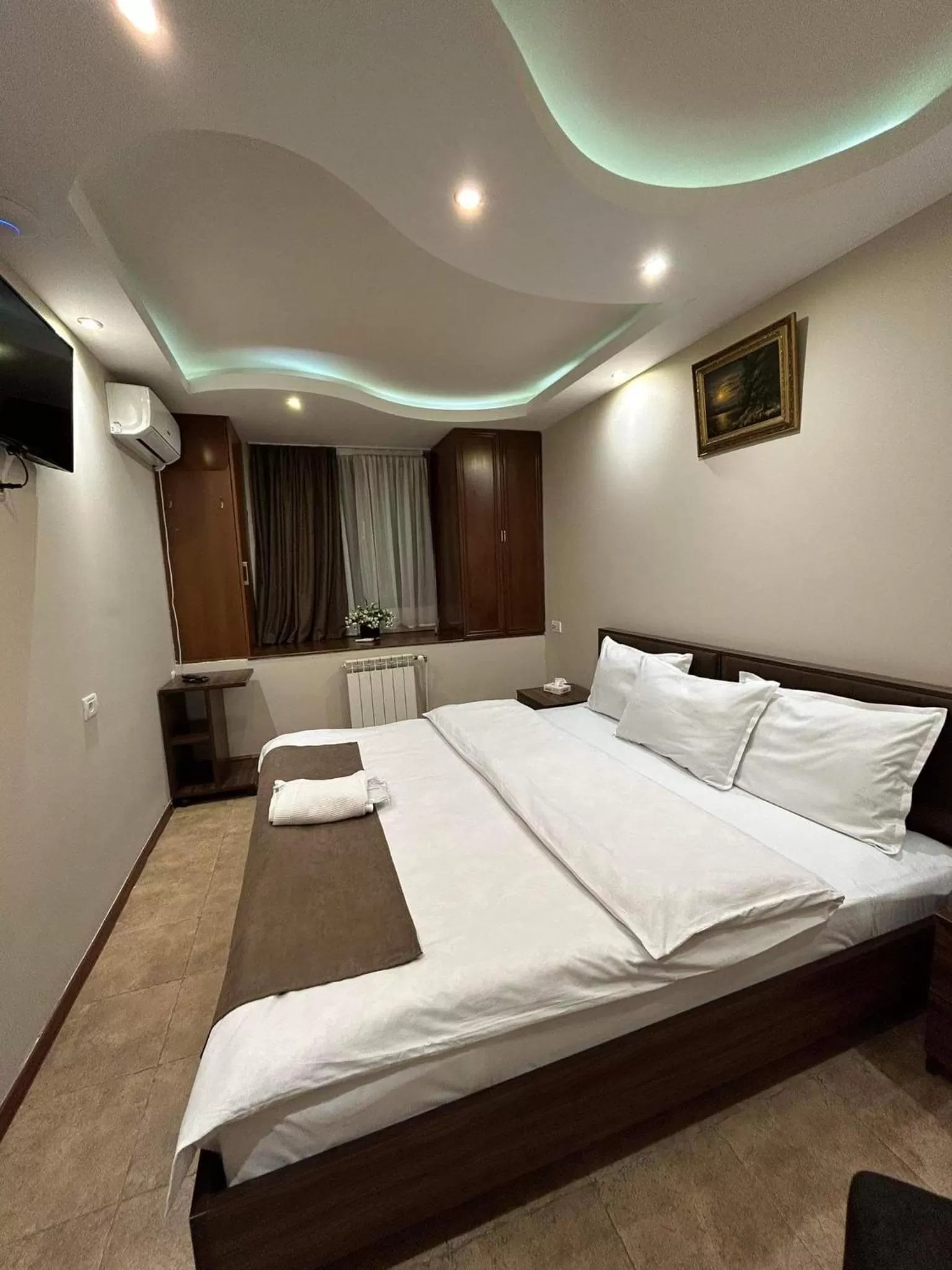 Bed in Time Hotel & Tours