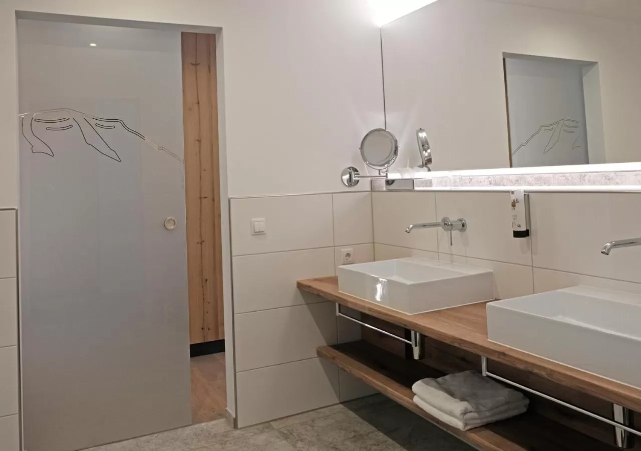 Bathroom in Hotel Bayerischer Hof