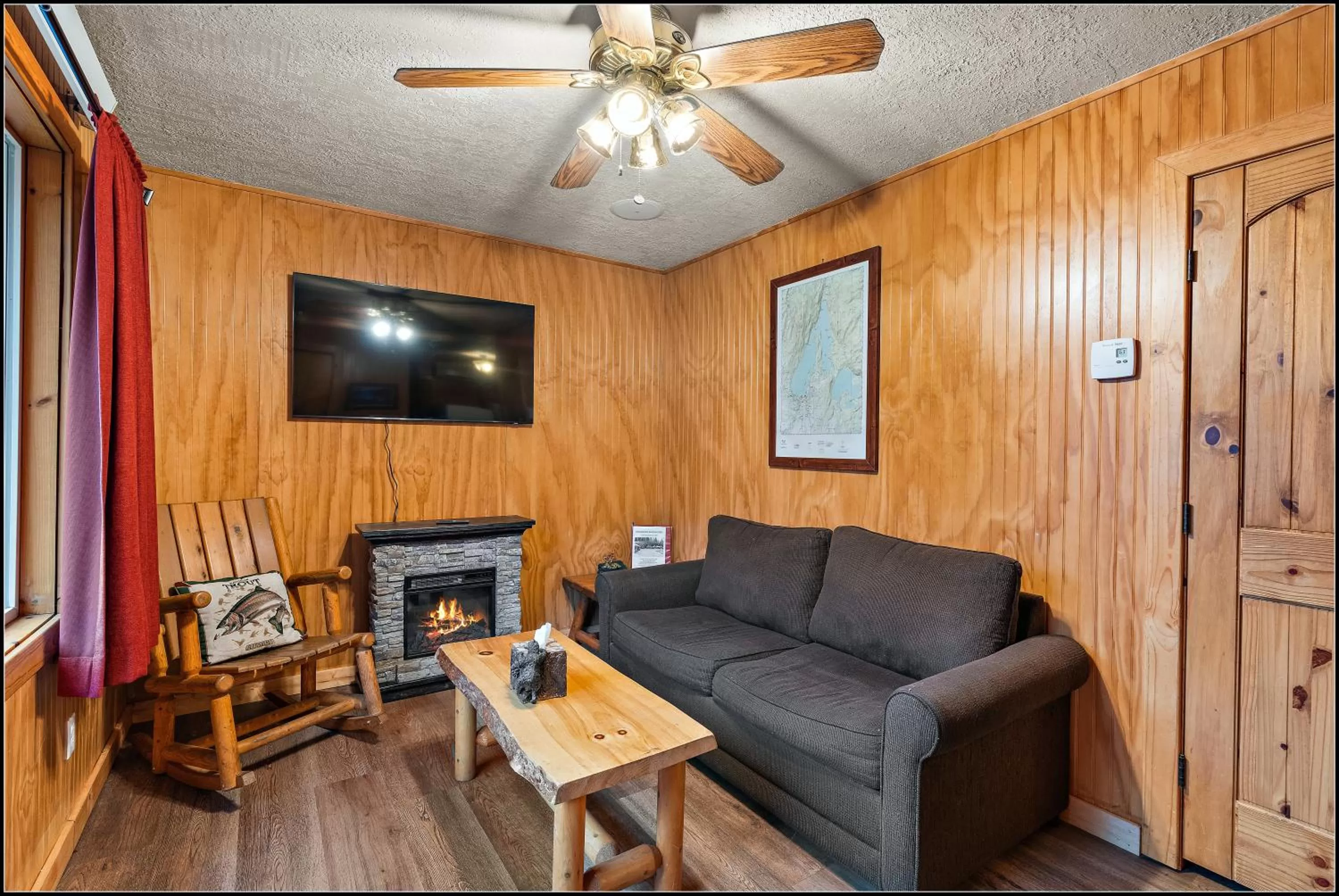 Communal lounge/ TV room in Brundage Bungalows