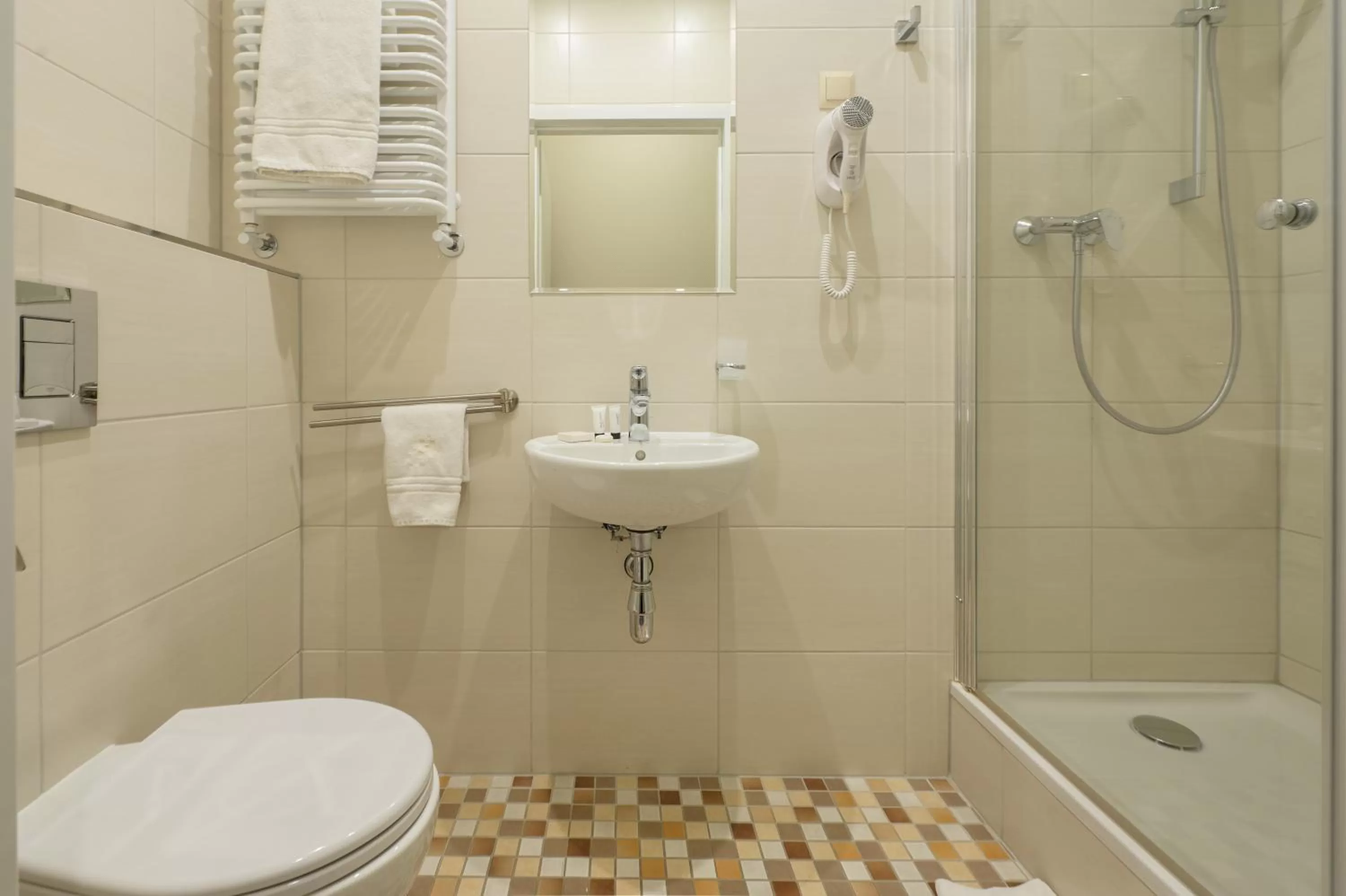 Shower in Sky Business Hotel