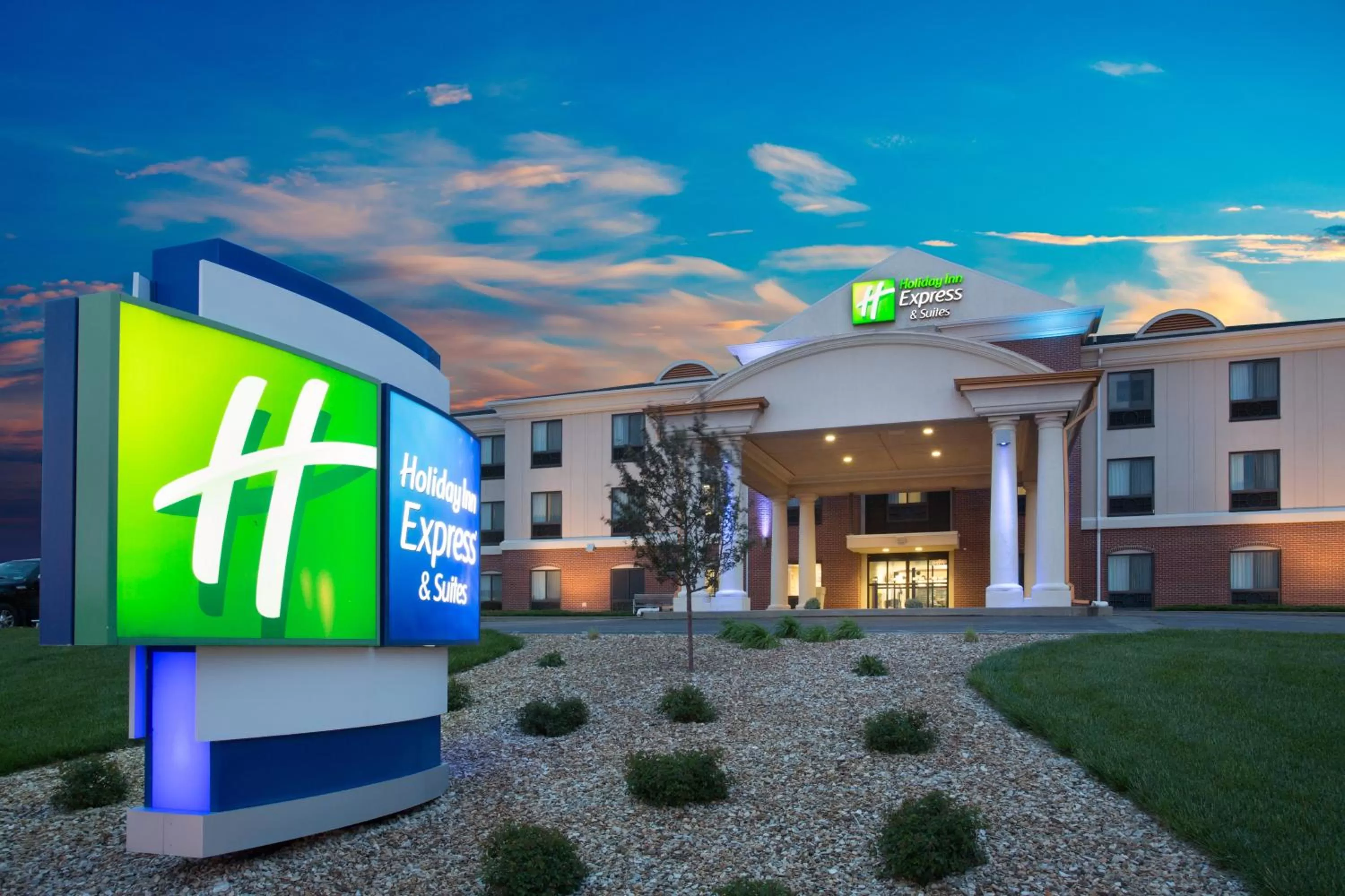 Property building in Holiday Inn Express Hotel & Suites Concordia US 81 by IHG