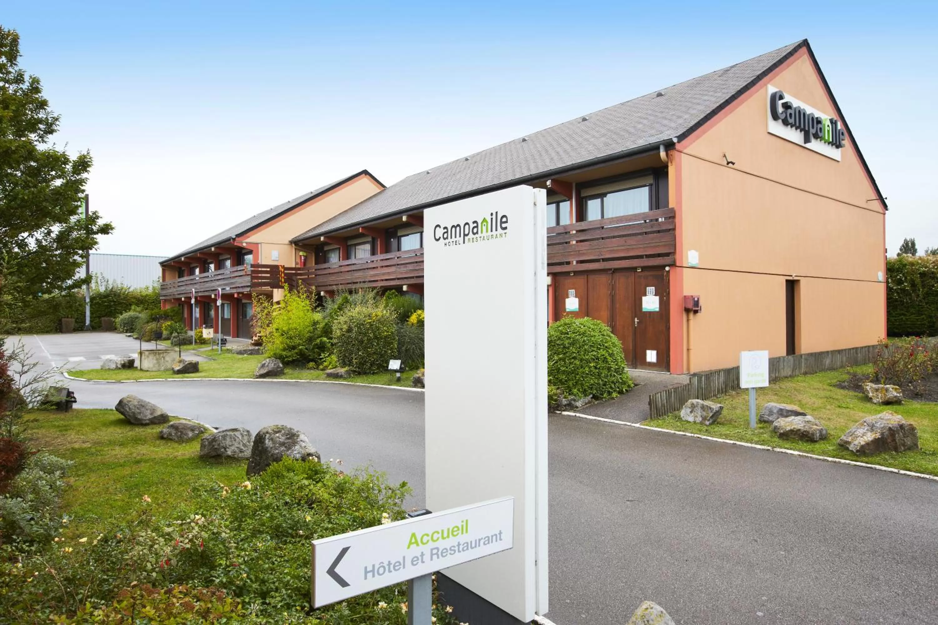 Facade/entrance in Campanile Dunkerque Est - Armbouts-Cappel