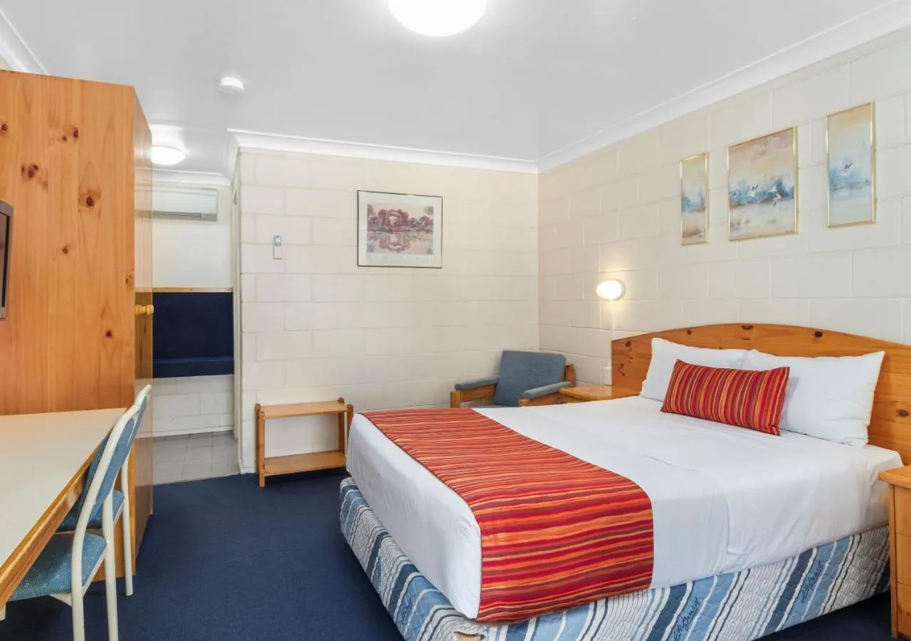 Photo of the whole room, Bed in Econo Lodge Alabaster