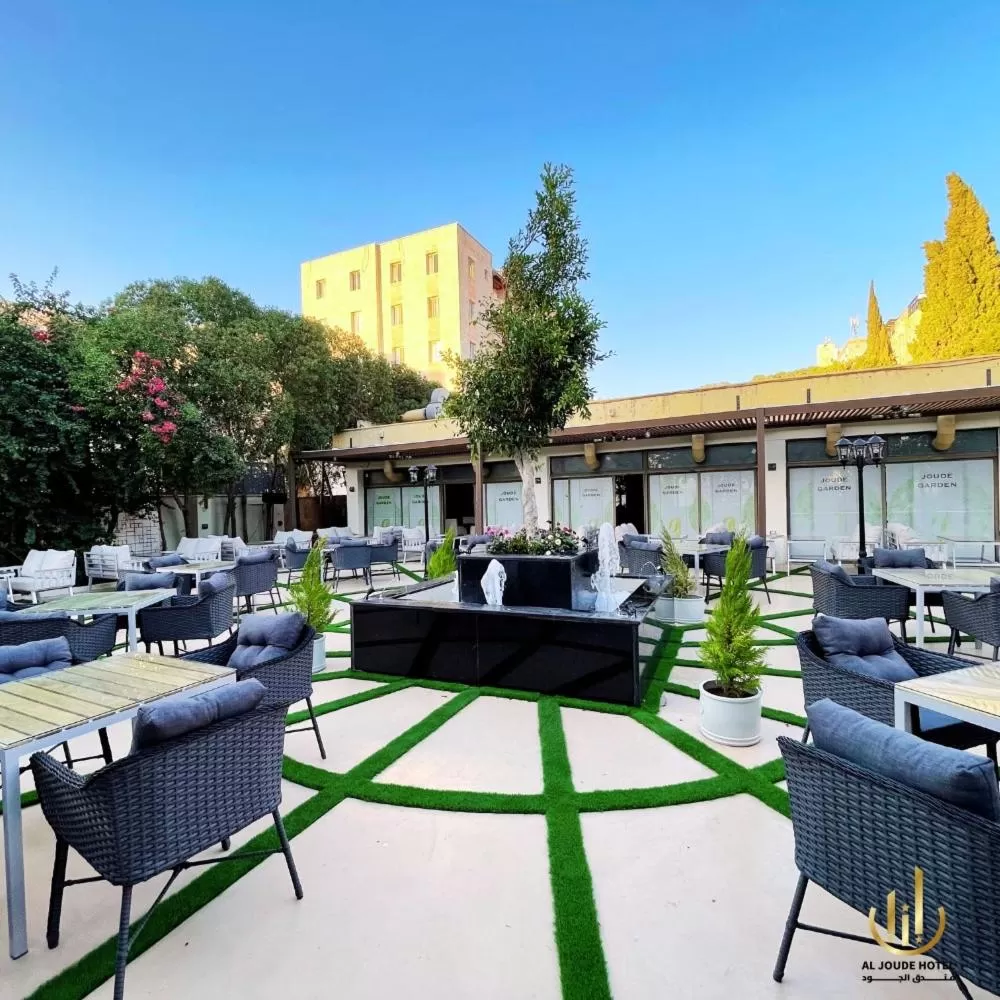 Restaurant/places to eat in Saraya Al Joude