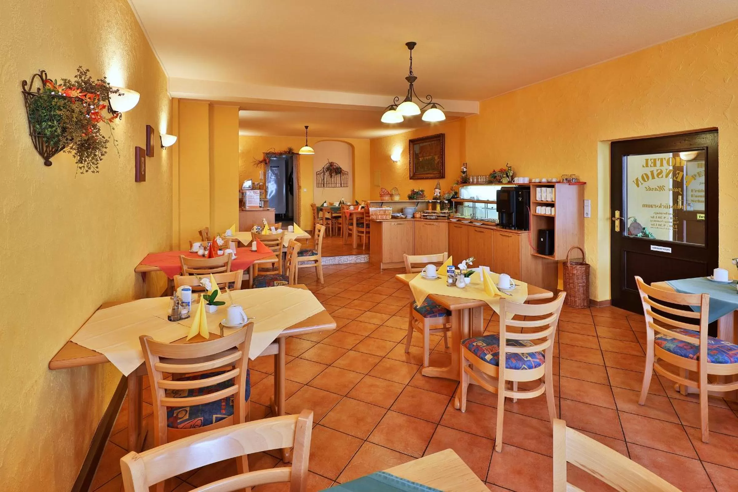 Restaurant/places to eat in Hotel-Pension zum Markt