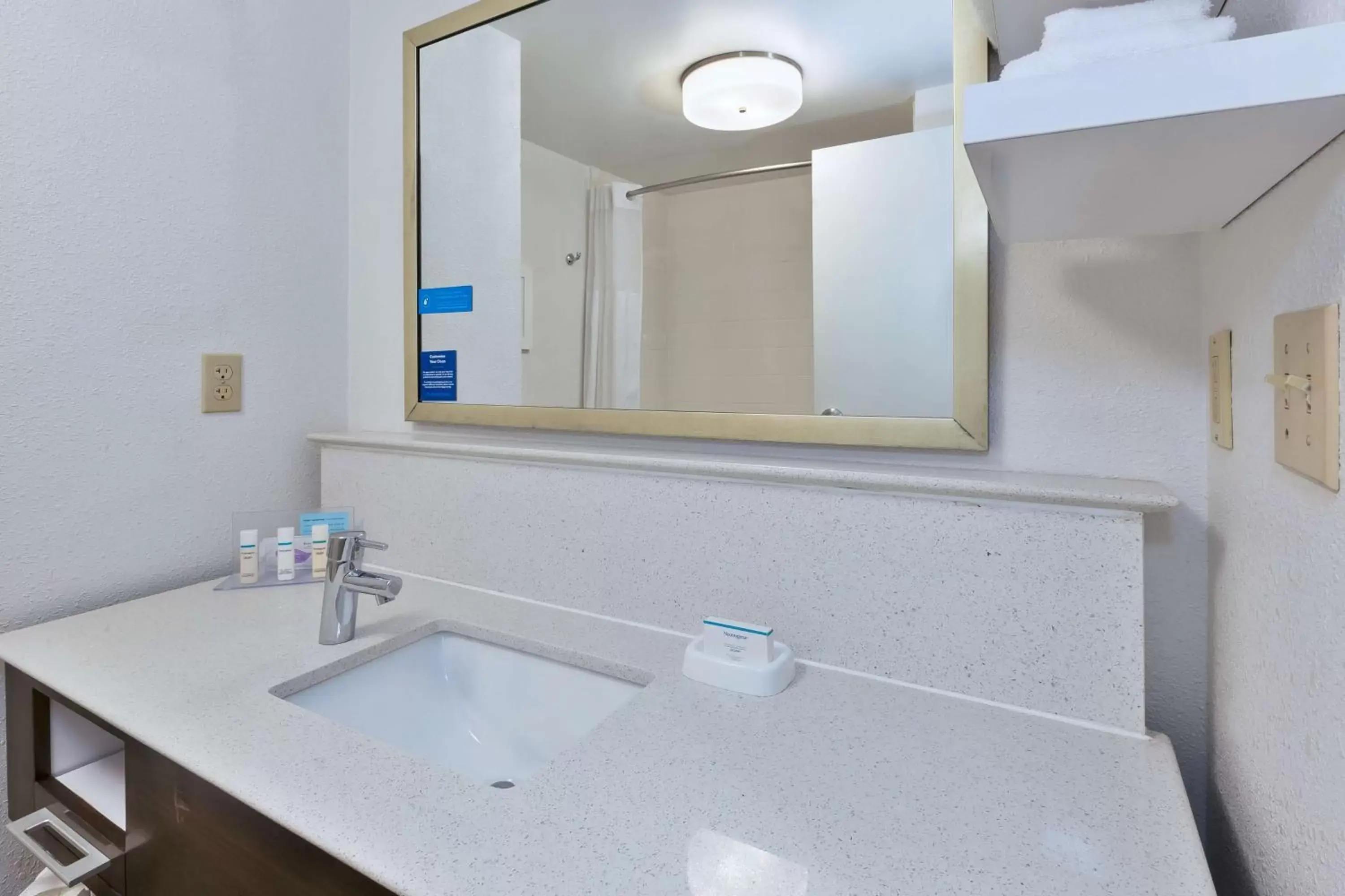 Queen Room with Two Queen Beds and Whirlpool - Non-Smoking in Hampton Inn Waterbury Queen Room with Two Queen Beds and Whirlpool - Non-Smoking in Hampton Inn Waterbury