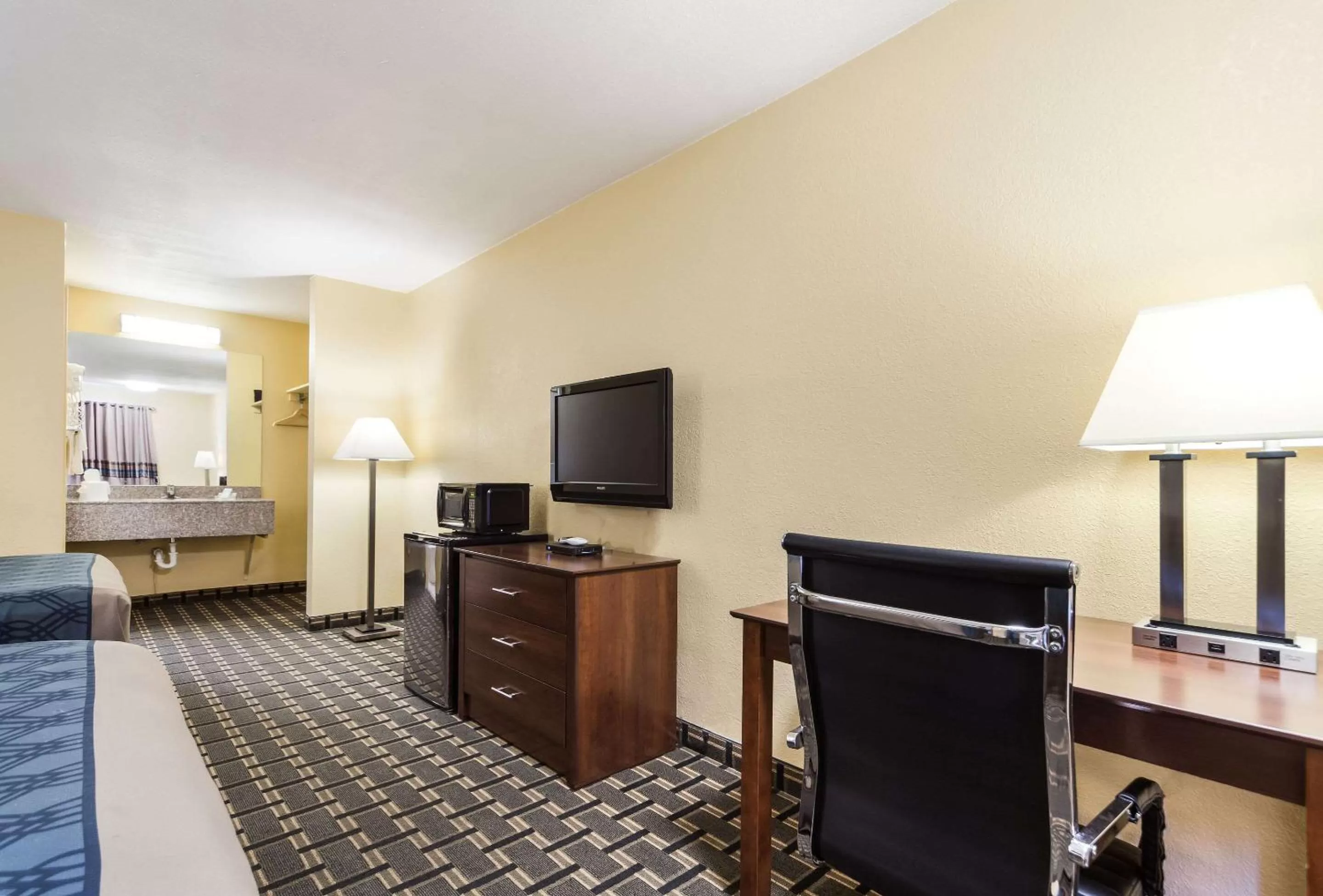 Photo of the whole room in Rodeway Inn University District