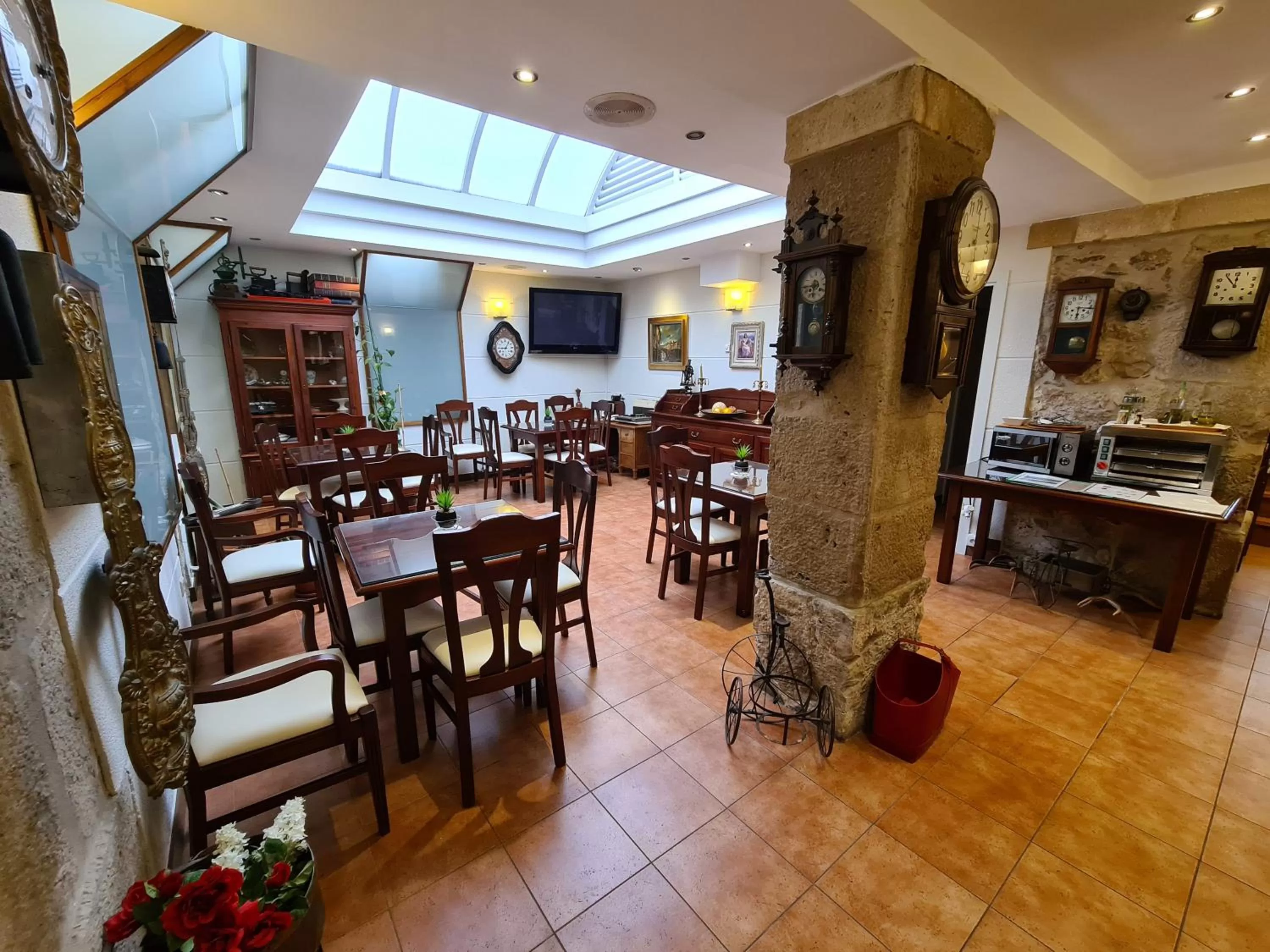 Communal lounge/ TV room in Hotel Jacobeo