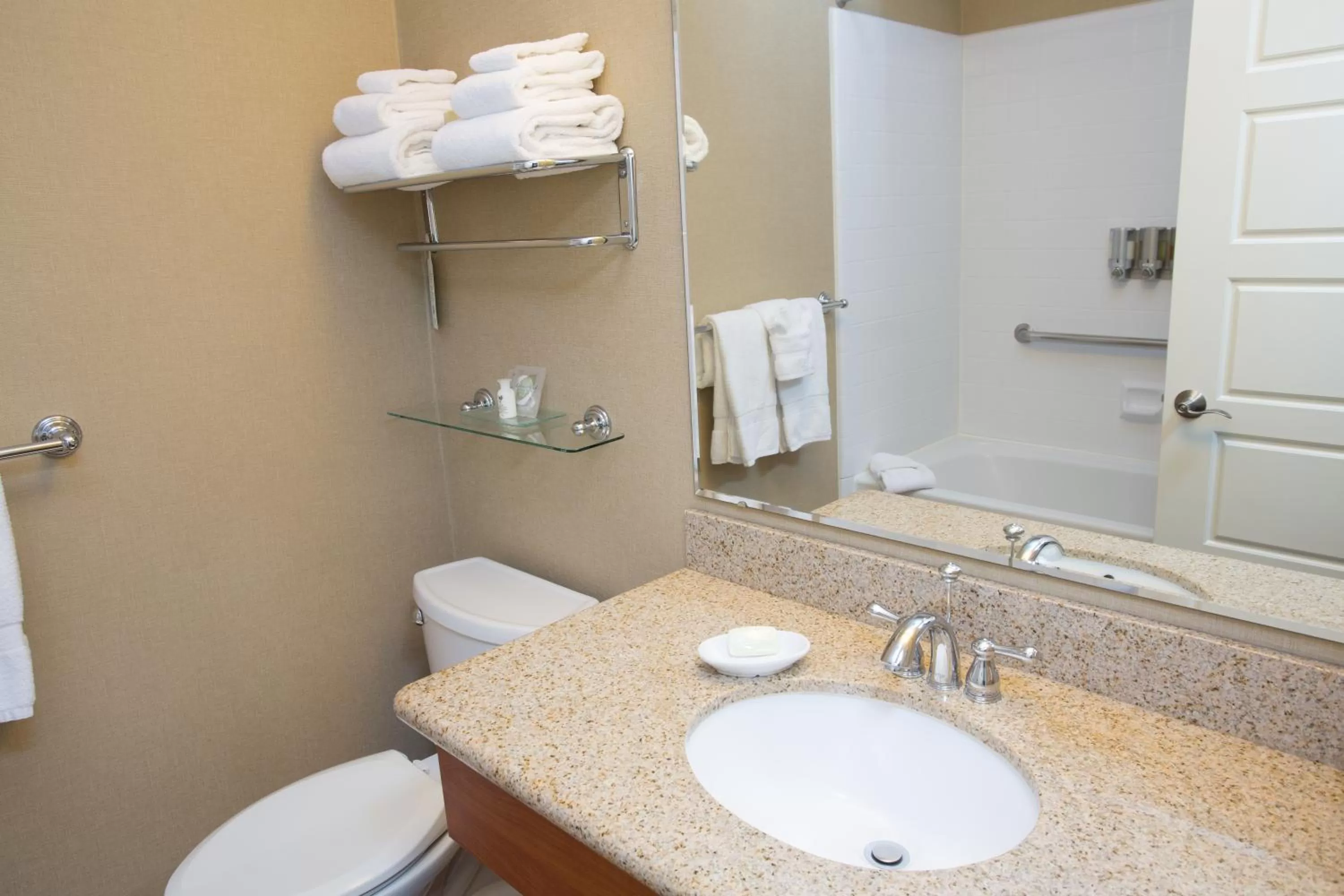 Bathroom in Schooner's Cove Inn