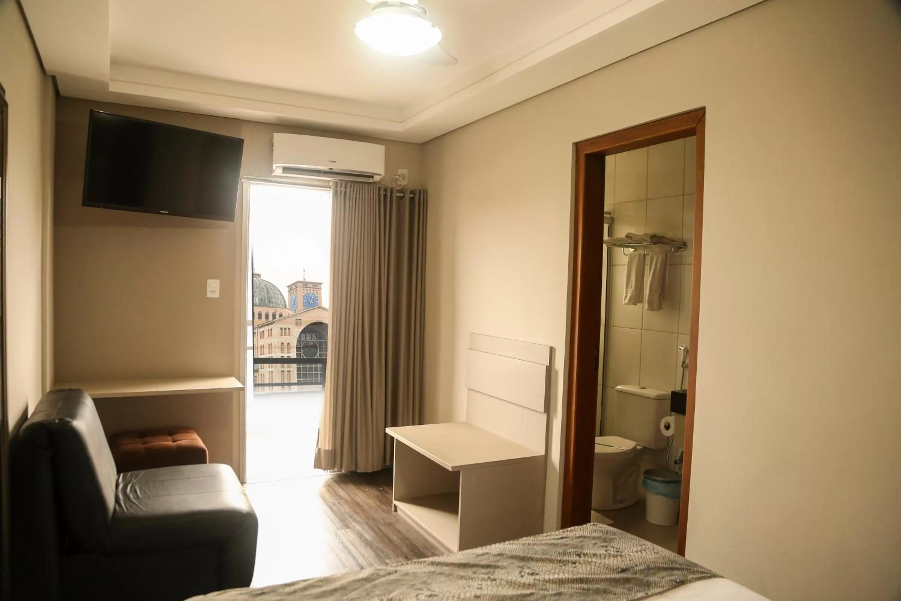 Balcony/Terrace, Bed in Hotel Santo Graal