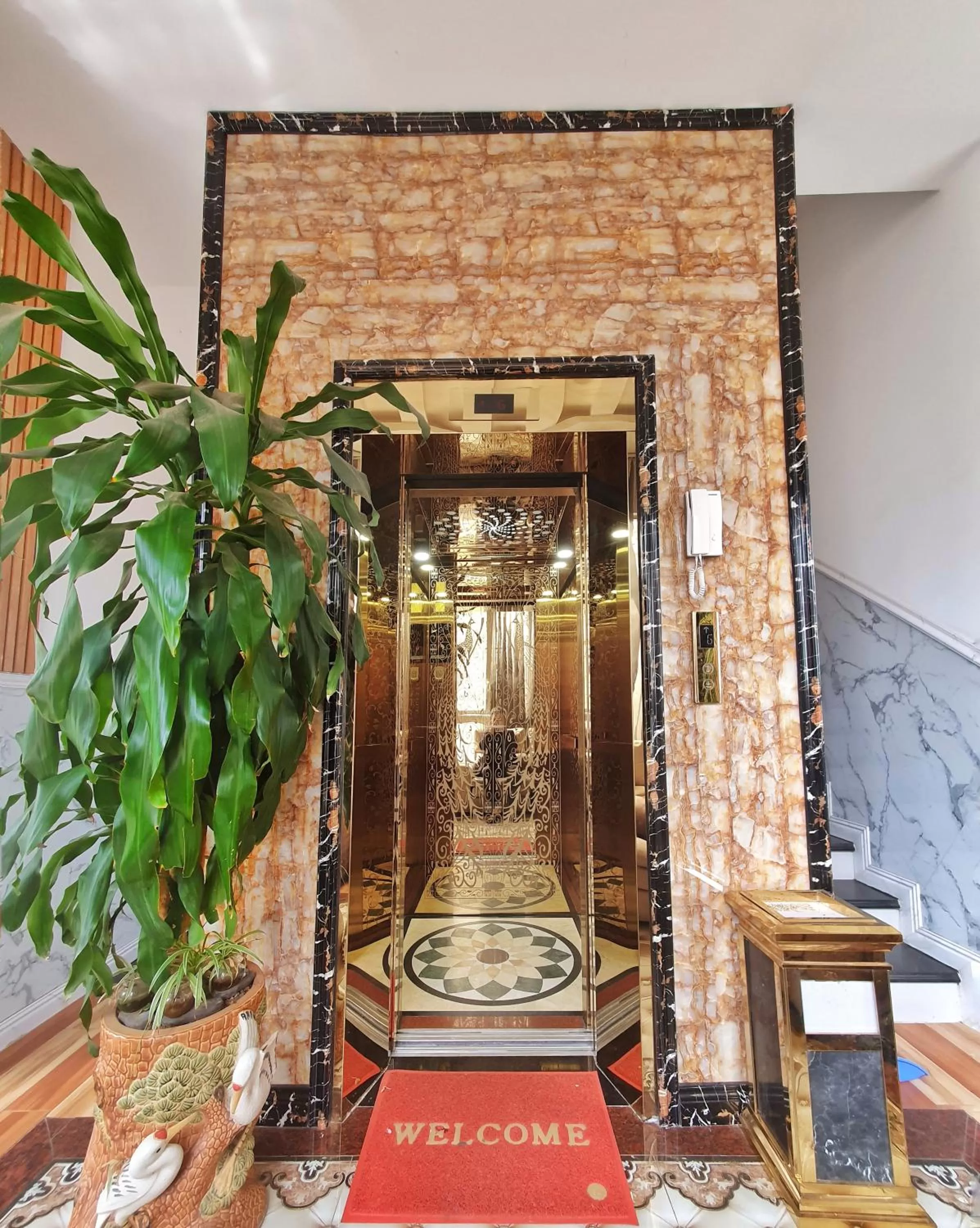 elevator in Thanh Thuy Hotel