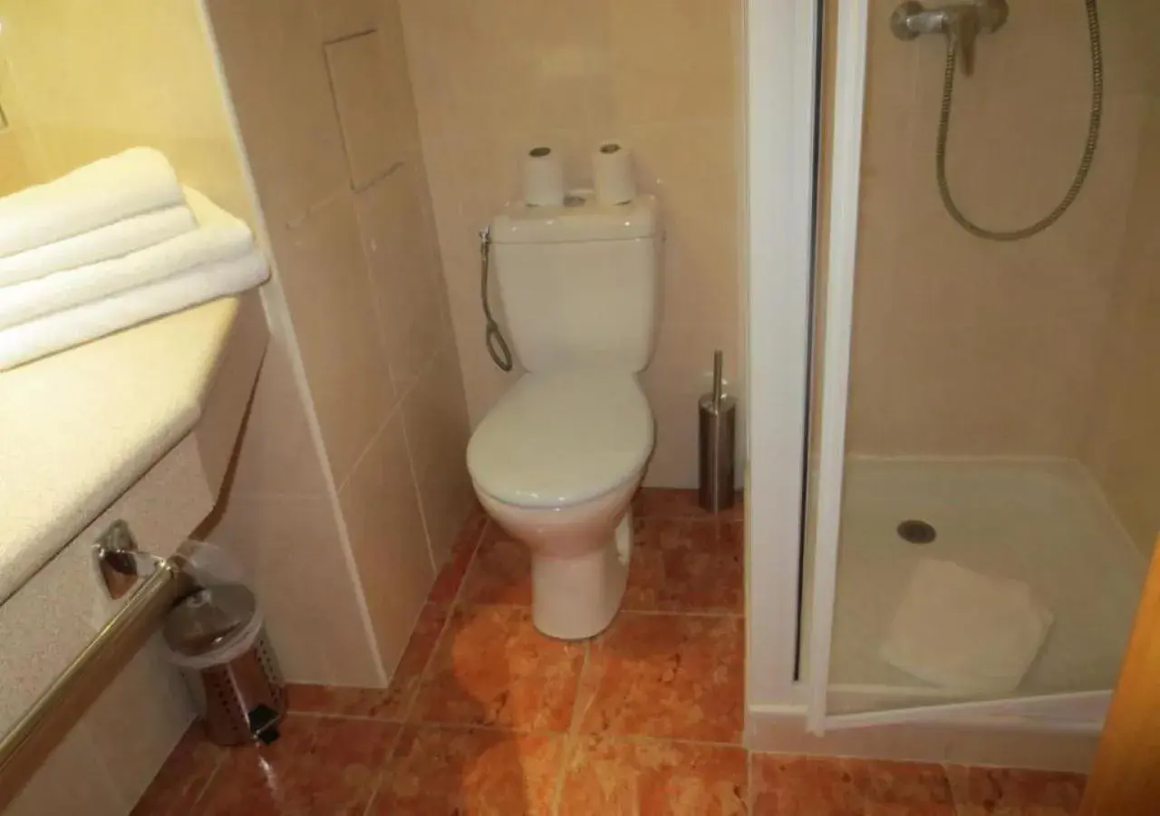 Standard Double Room in Hôtel restaurant Oasis Standard Double Room in Hôtel restaurant Oasis