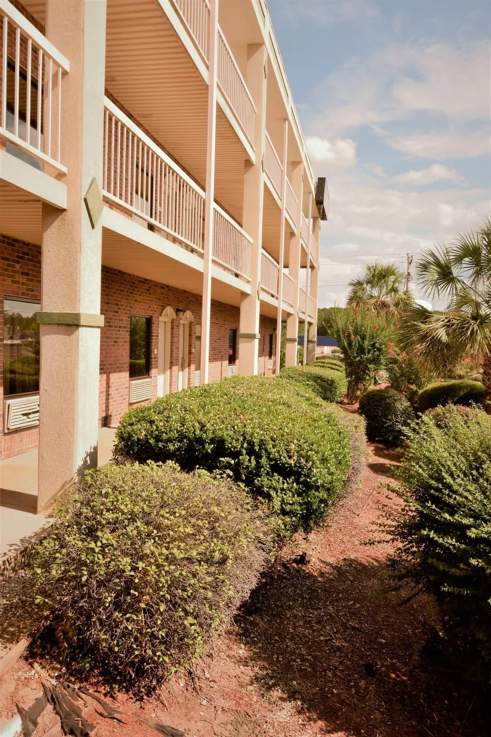 Property building in Suburban Studios Columbia - Harbison