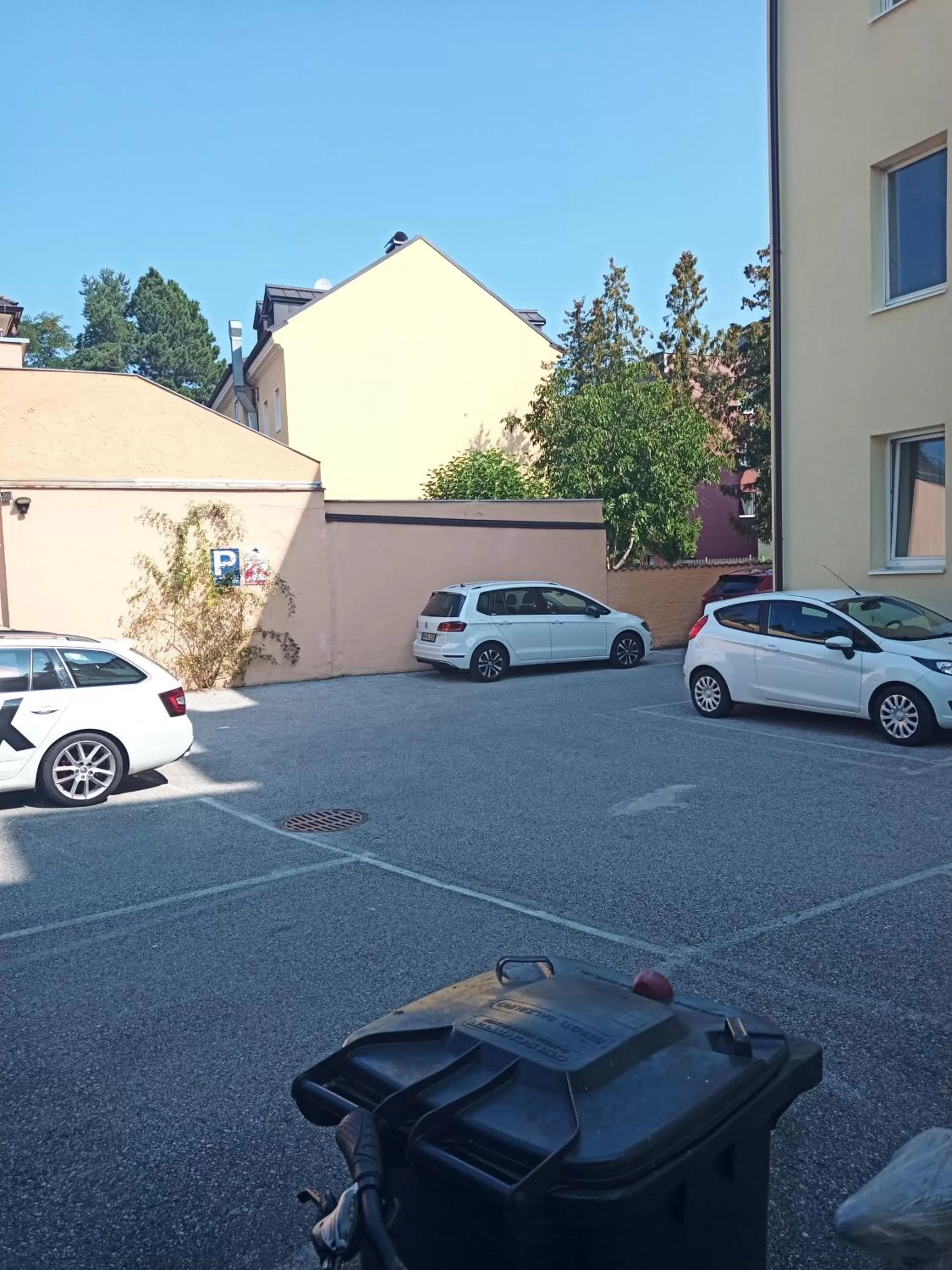 Property building in Adlerhof