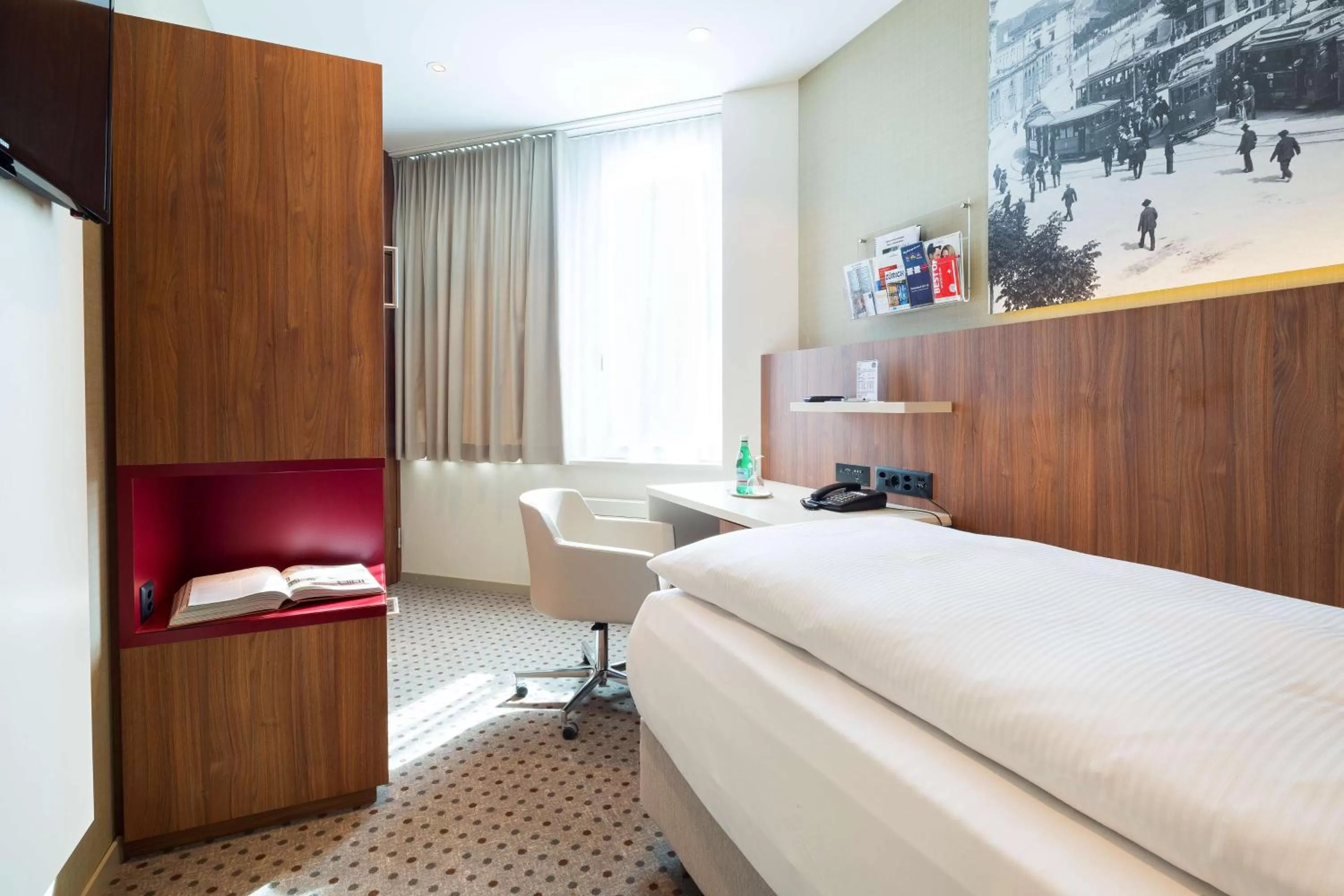 Photo of the whole room in Hotel Wartmann am Bahnhof