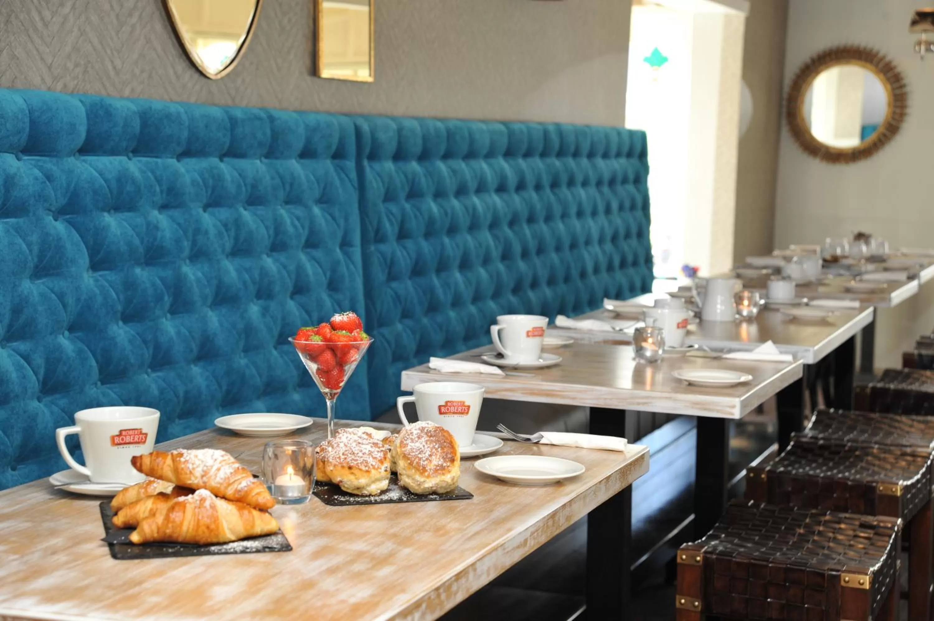 Restaurant/places to eat in Treacys Oakwood Hotel, Shannon