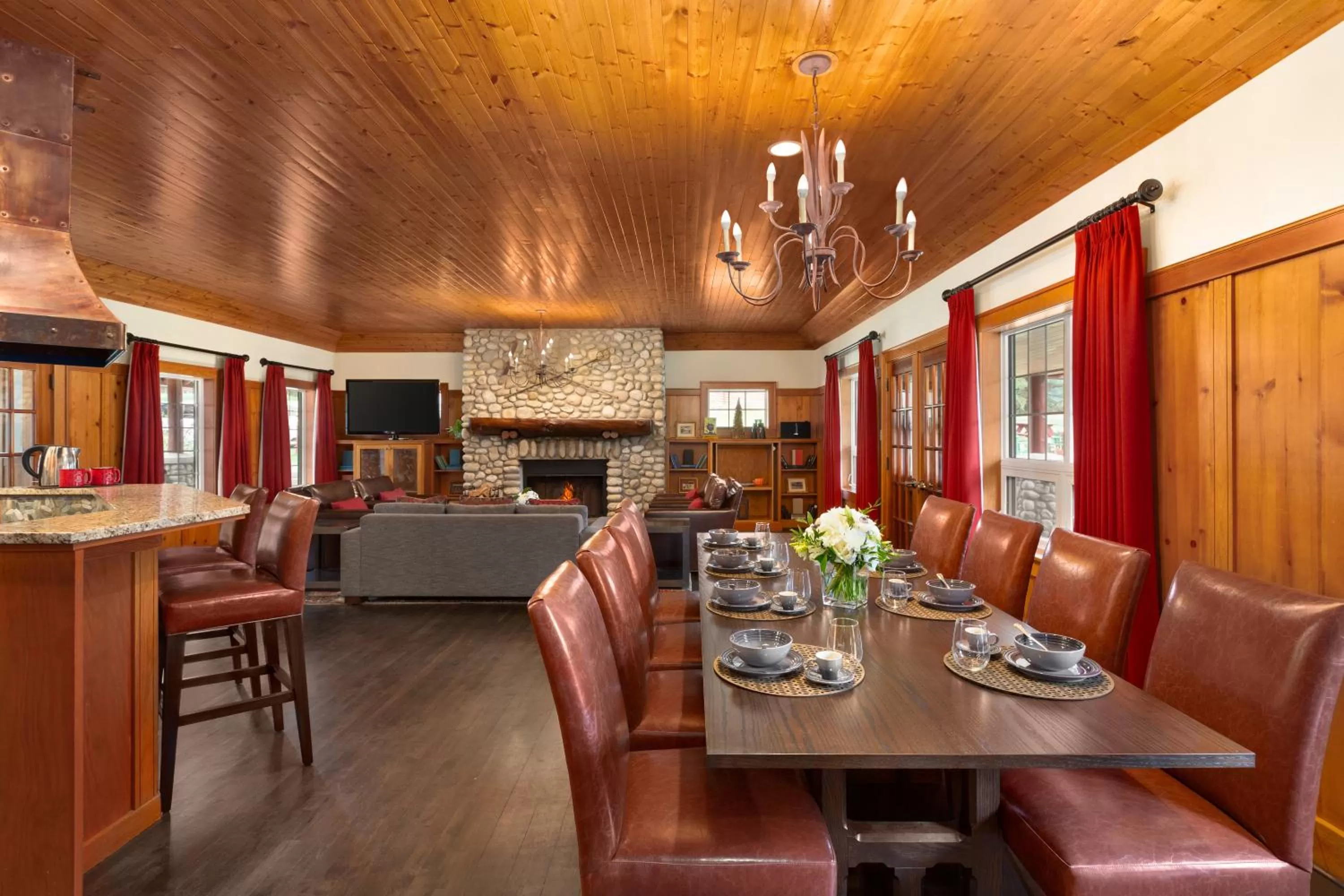 Dining area in Fairmont Jasper Park Lodge