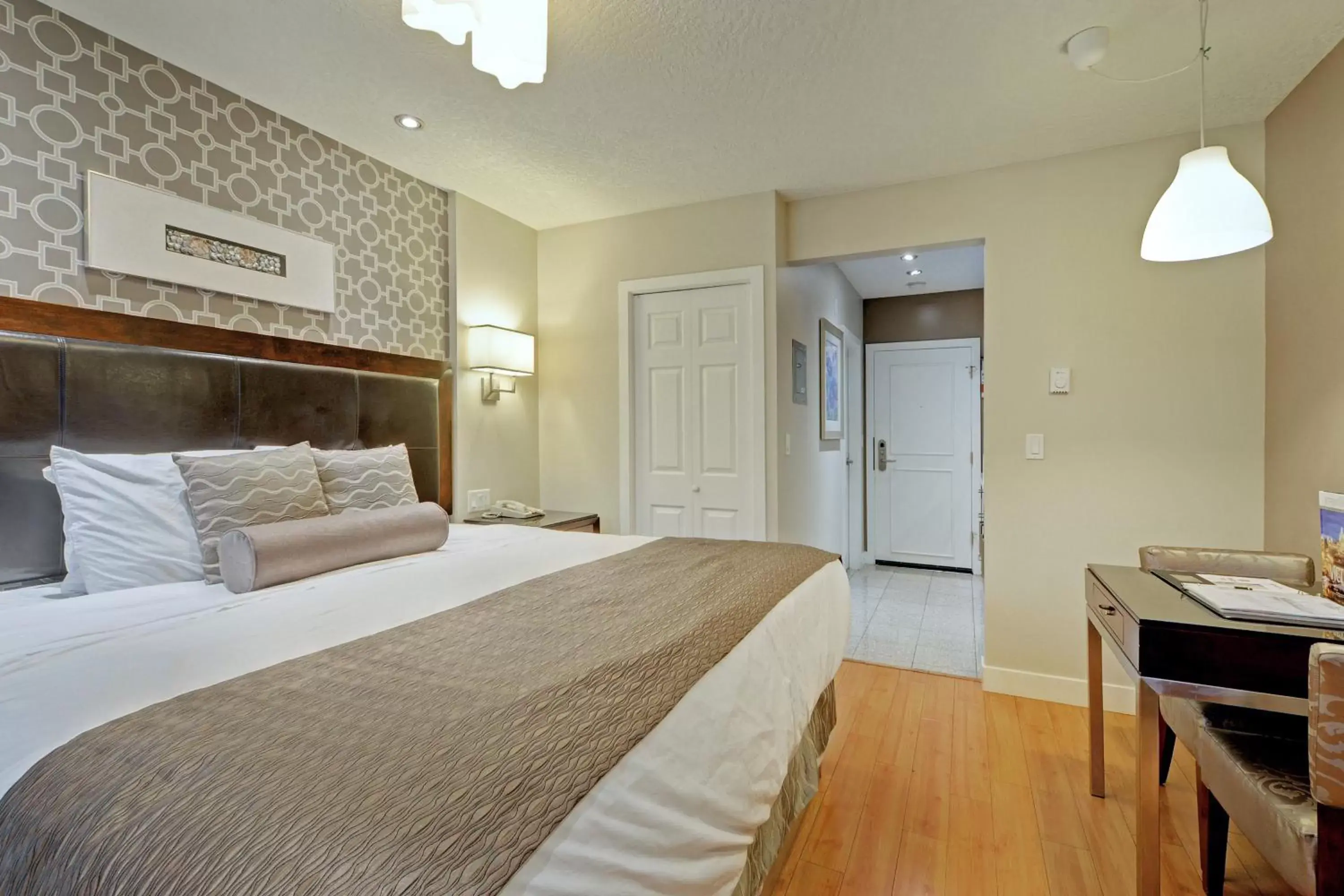 Helm's Inn Helm's Inn