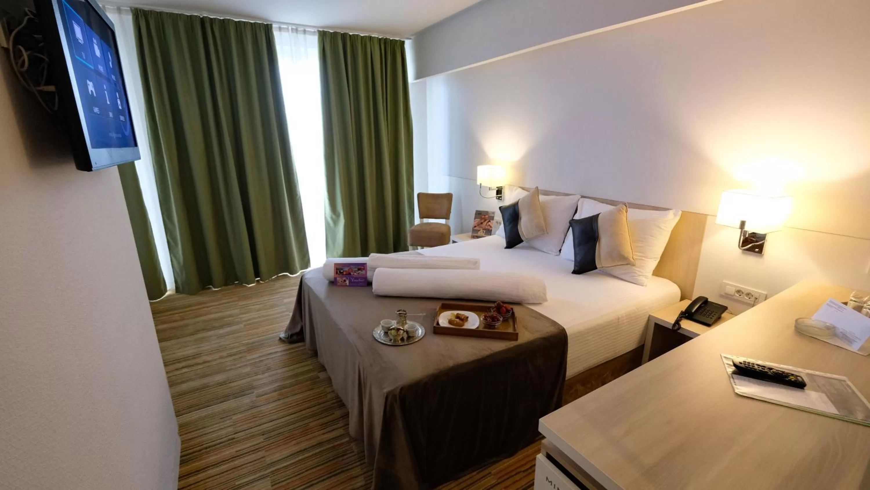 Bed in Hollywood Hotel