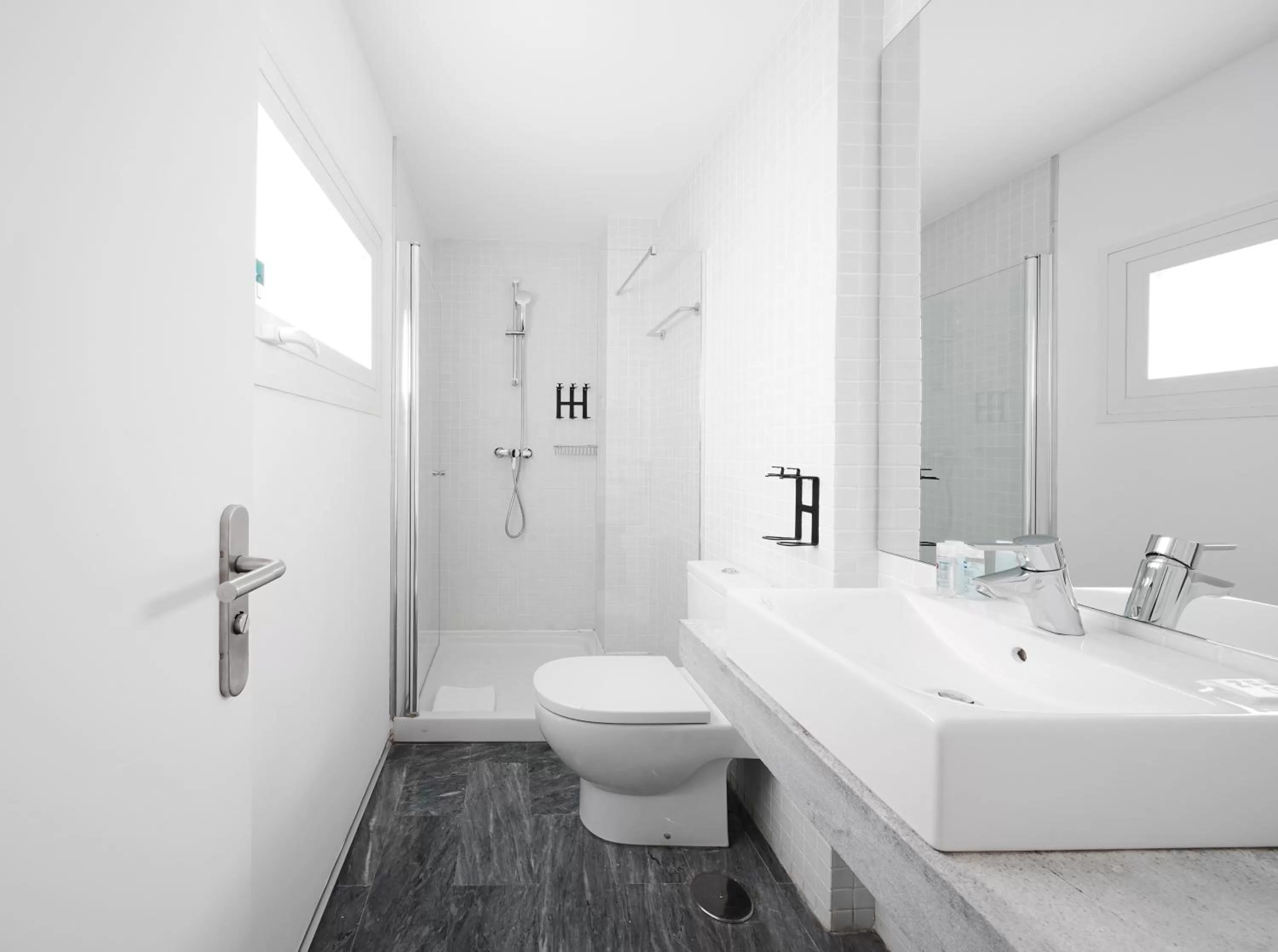 Bathroom in Numa Seville Jondo