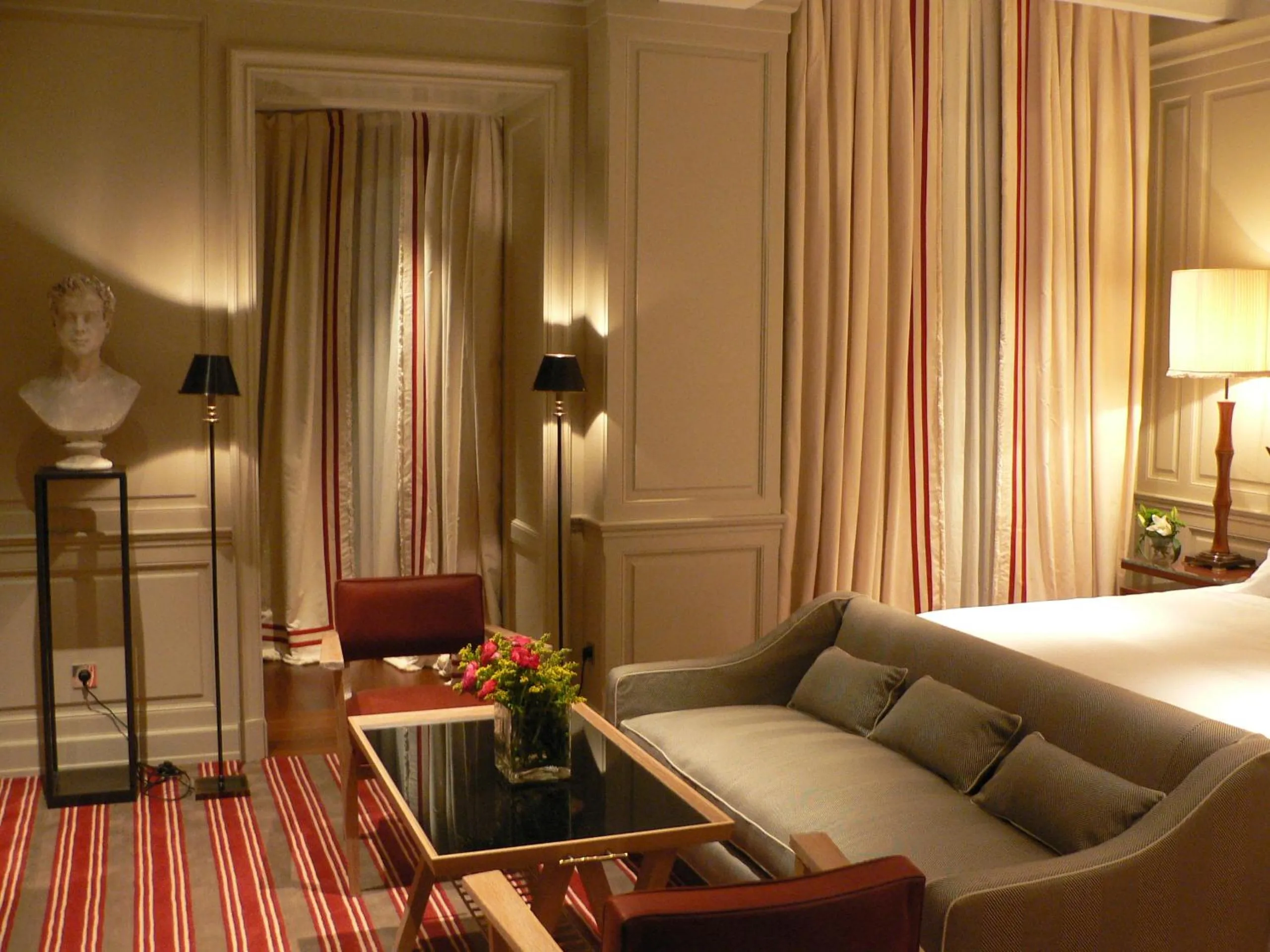 Photo of the whole room, Bed in MARQUIS Faubourg Saint-Honoré - Small Luxury hotels of the World