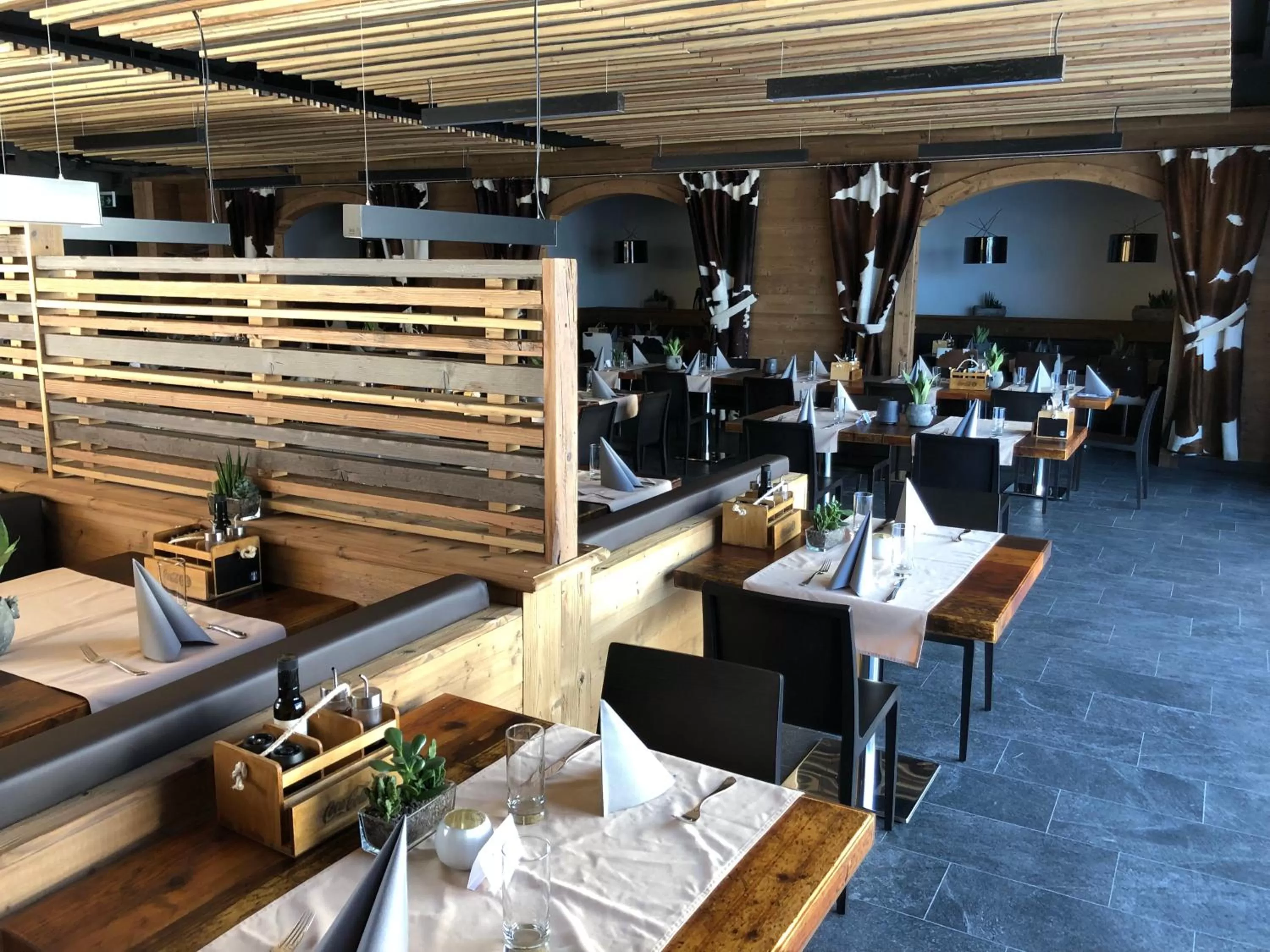 Restaurant/places to eat in Catrina Resort