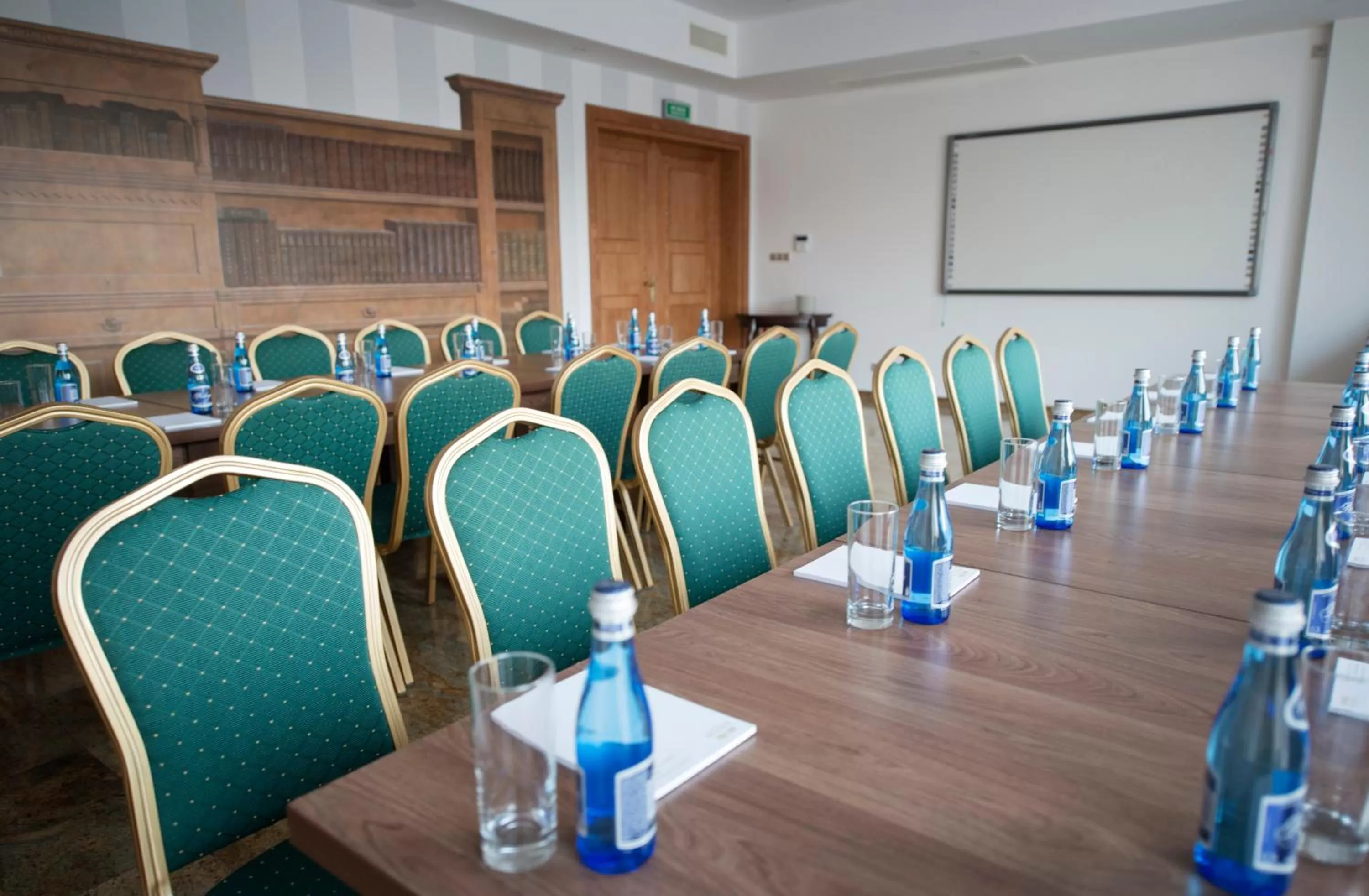 Business facilities in Hotel Kiston