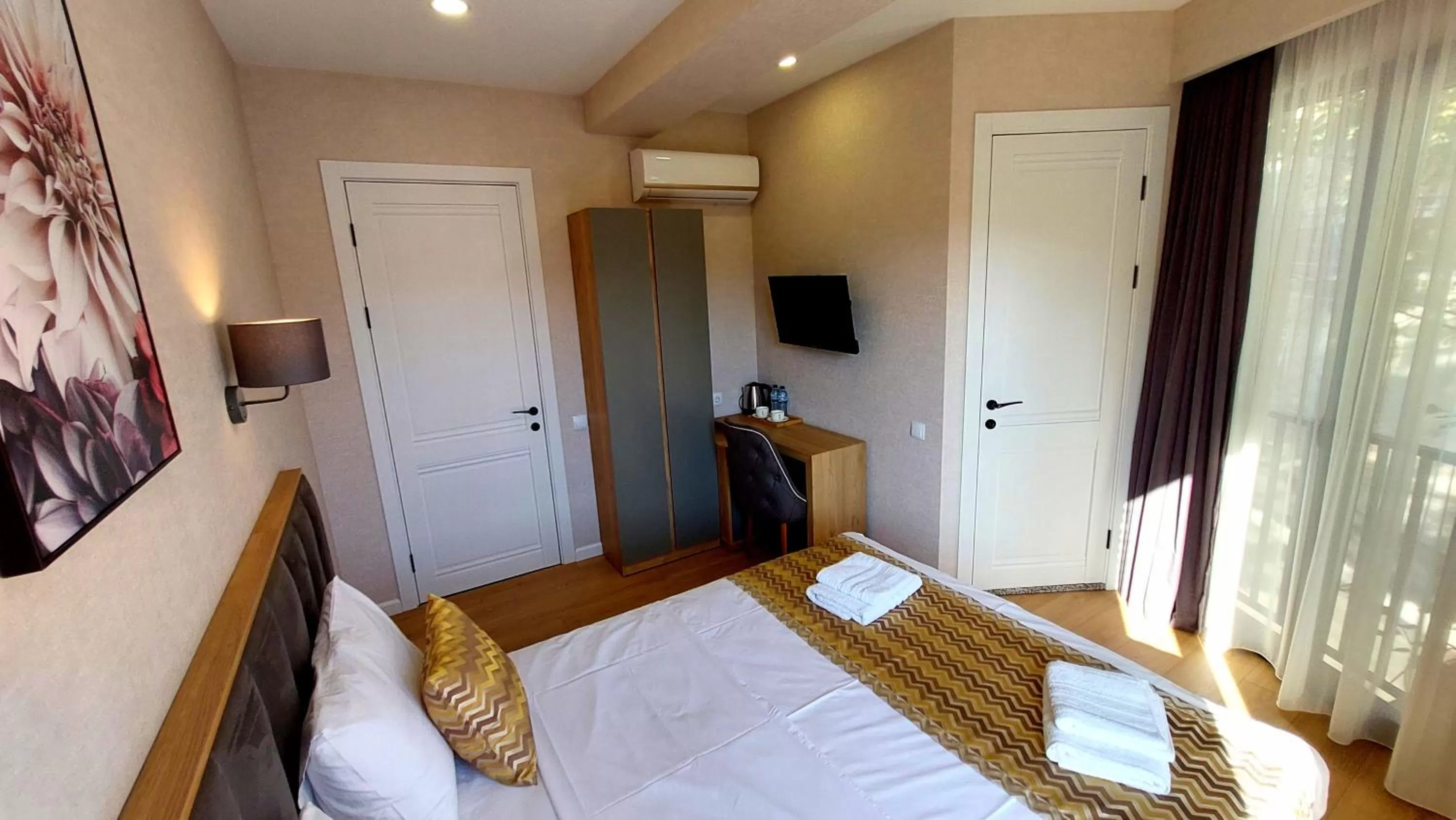 Photo of the whole room, Bed in Falcon Boutique Hotel