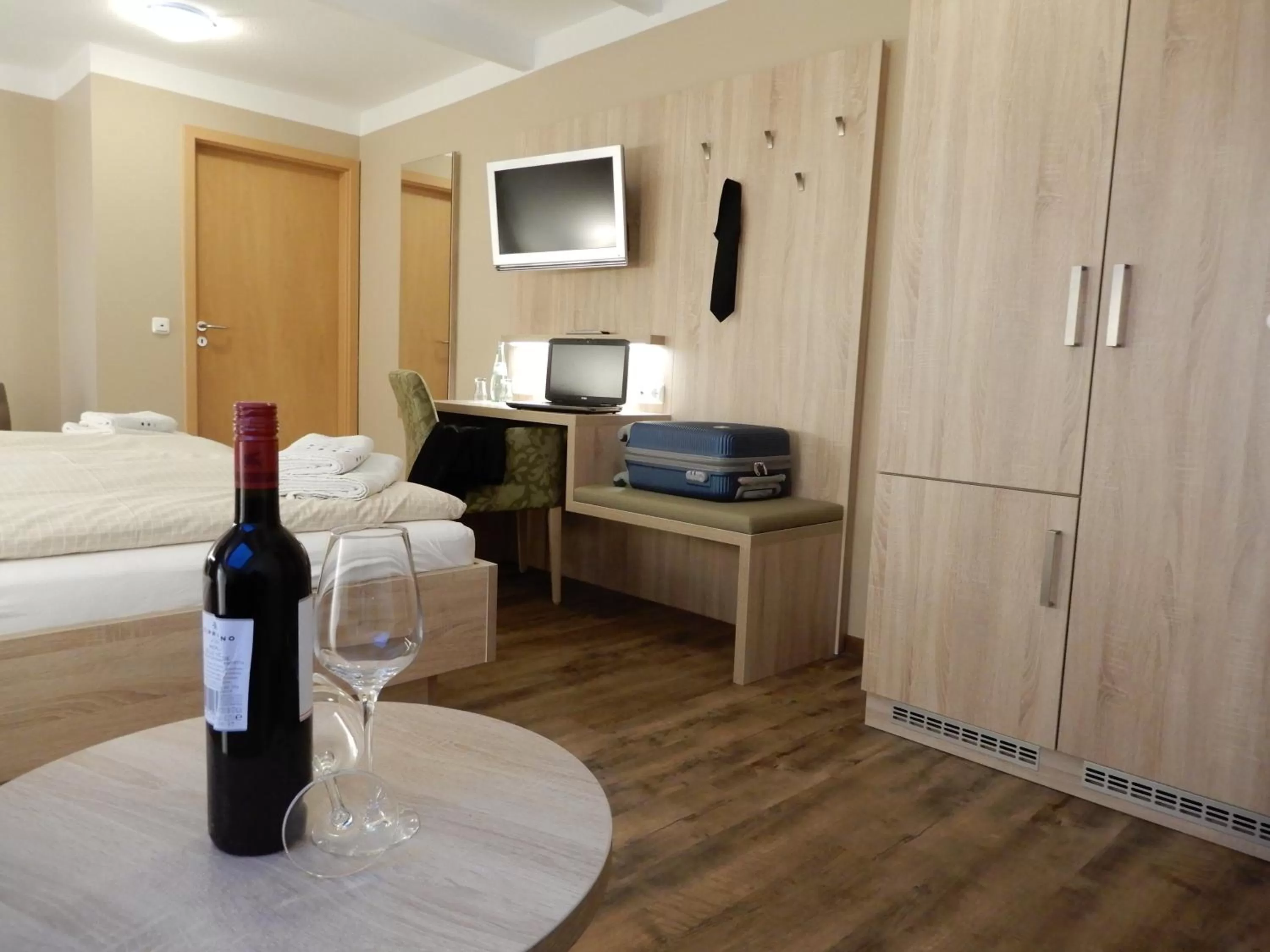 Photo of the whole room, Bed in Hotel Pension Am Hafen