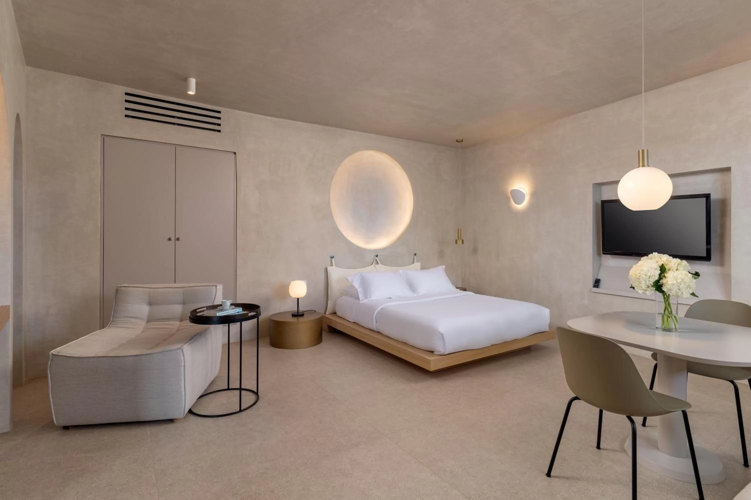 Bed in Lilium Hotel Santorini