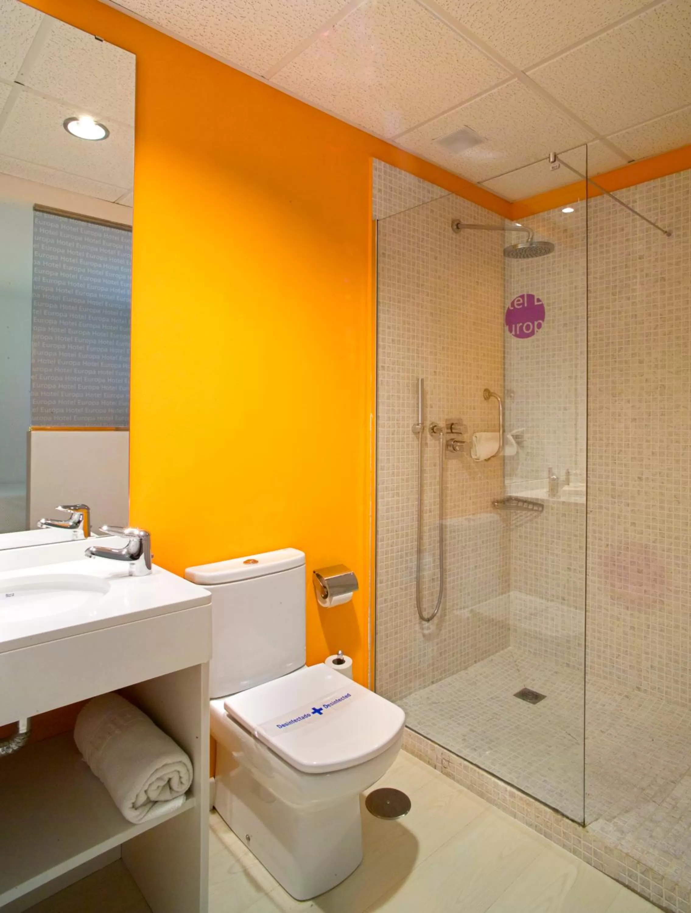 Bathroom in Hotel Europa