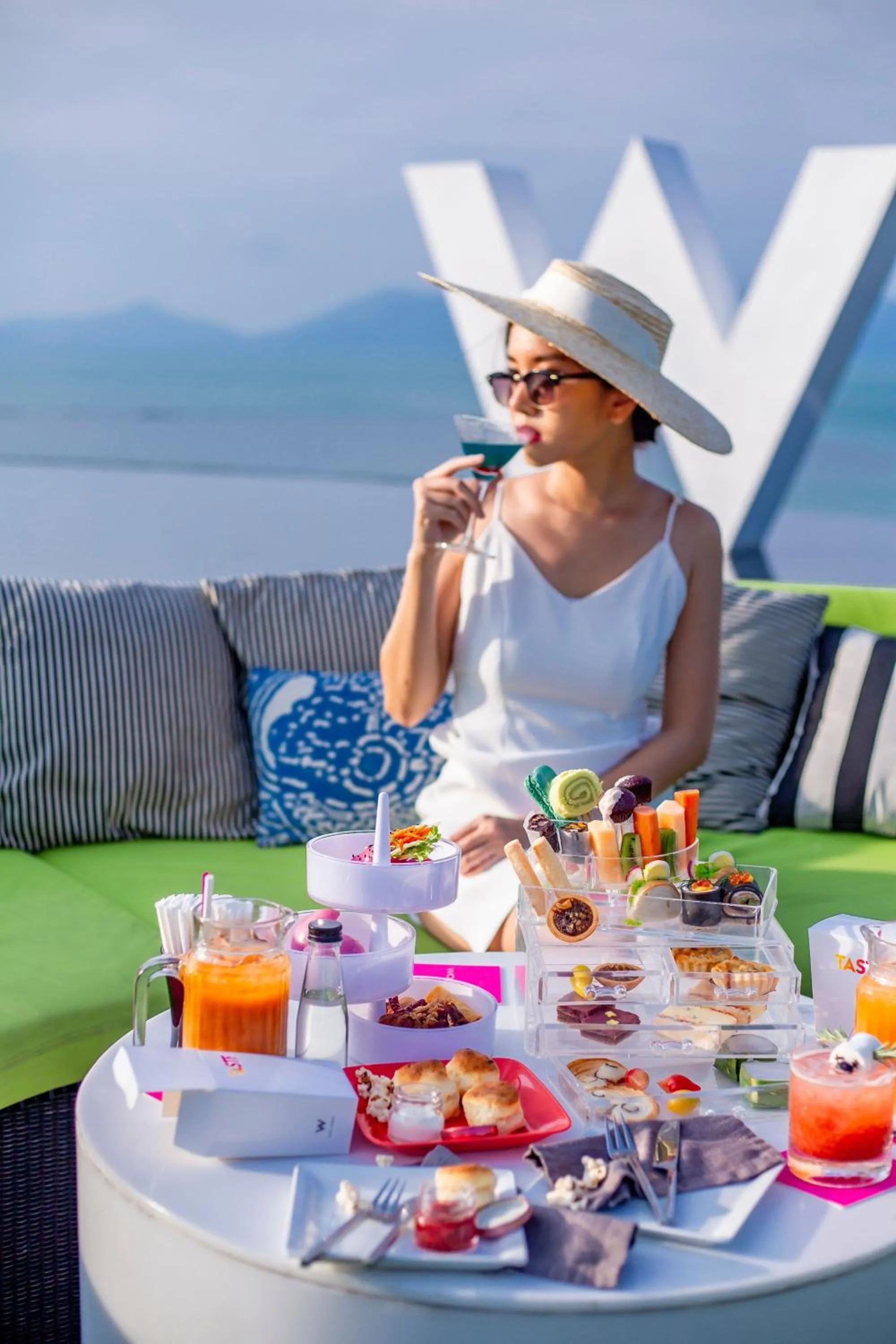 Lounge or bar in W Koh Samui